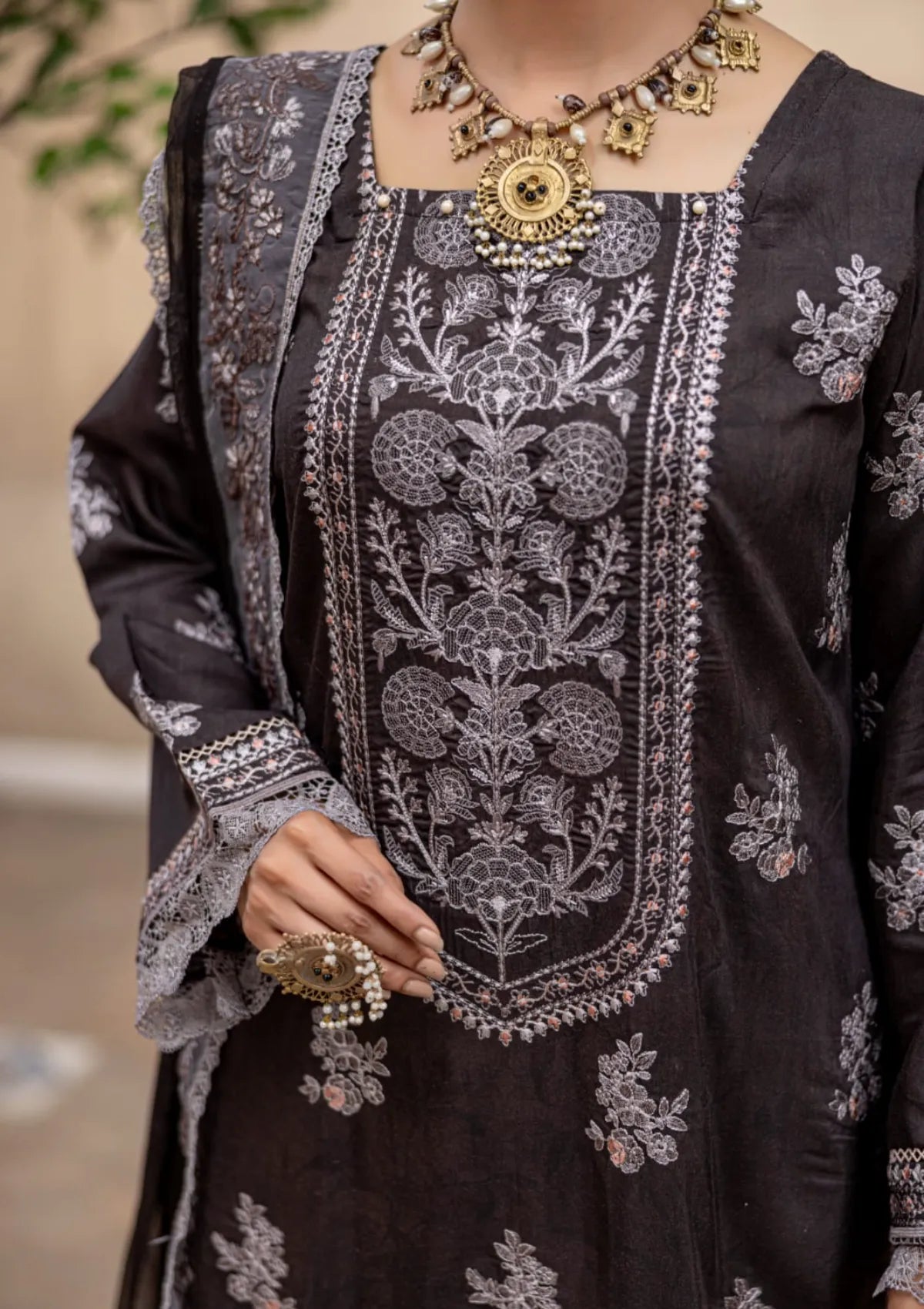 mohsin-saeed-fabrics-is-selling-online-and-in stores-Luxury-daily-wear-wedding-wear-formal-wear-in-budgeted-price-This-product-is-from-azam-arts-pankh-by-smile-vol-01-viscose25-d-1932-is-available-on-Mohsin-saeed-fabrics-website.