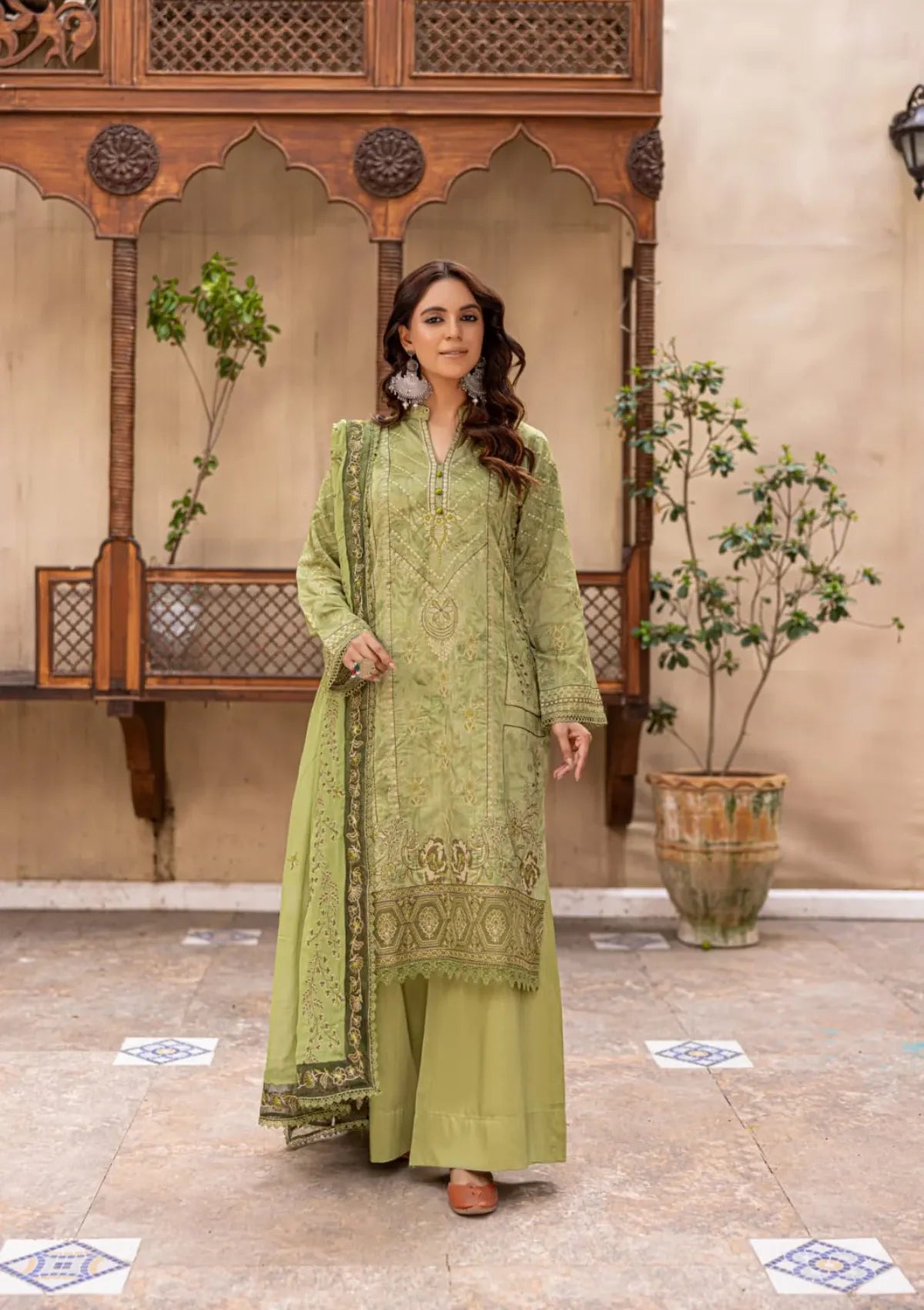 mohsin-saeed-fabrics-is-selling-online-and-in stores-Luxury-daily-wear-wedding-wear-formal-wear-in-budgeted-price-This-product-is-from-azam-arts-pankh-by-smile-vol-01-viscose25-d-1926-is-available-on-Mohsin-saeed-fabrics-website.