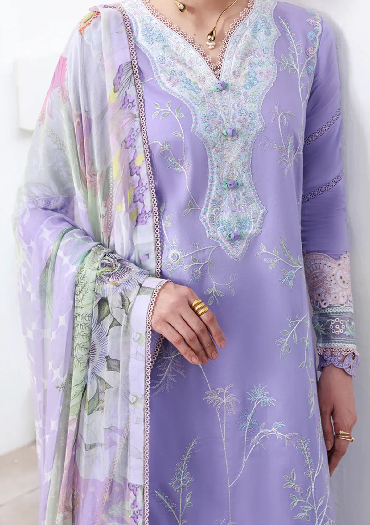Roheenaz Floral Reveire Luxury Lawn'26 D-09 Whispering Radiance