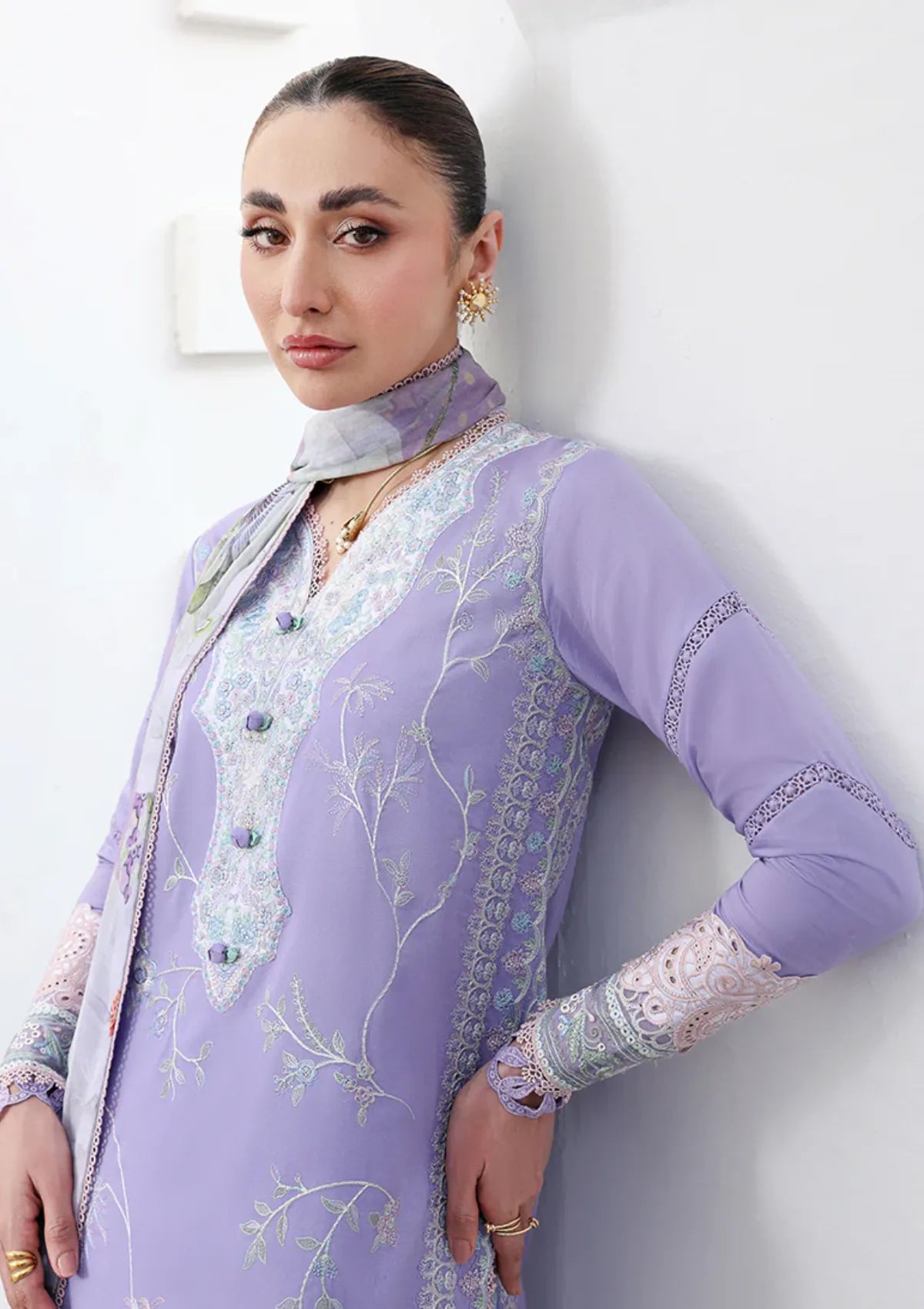 Roheenaz Floral Reveire Luxury Lawn'26 D-09 Whispering Radiance