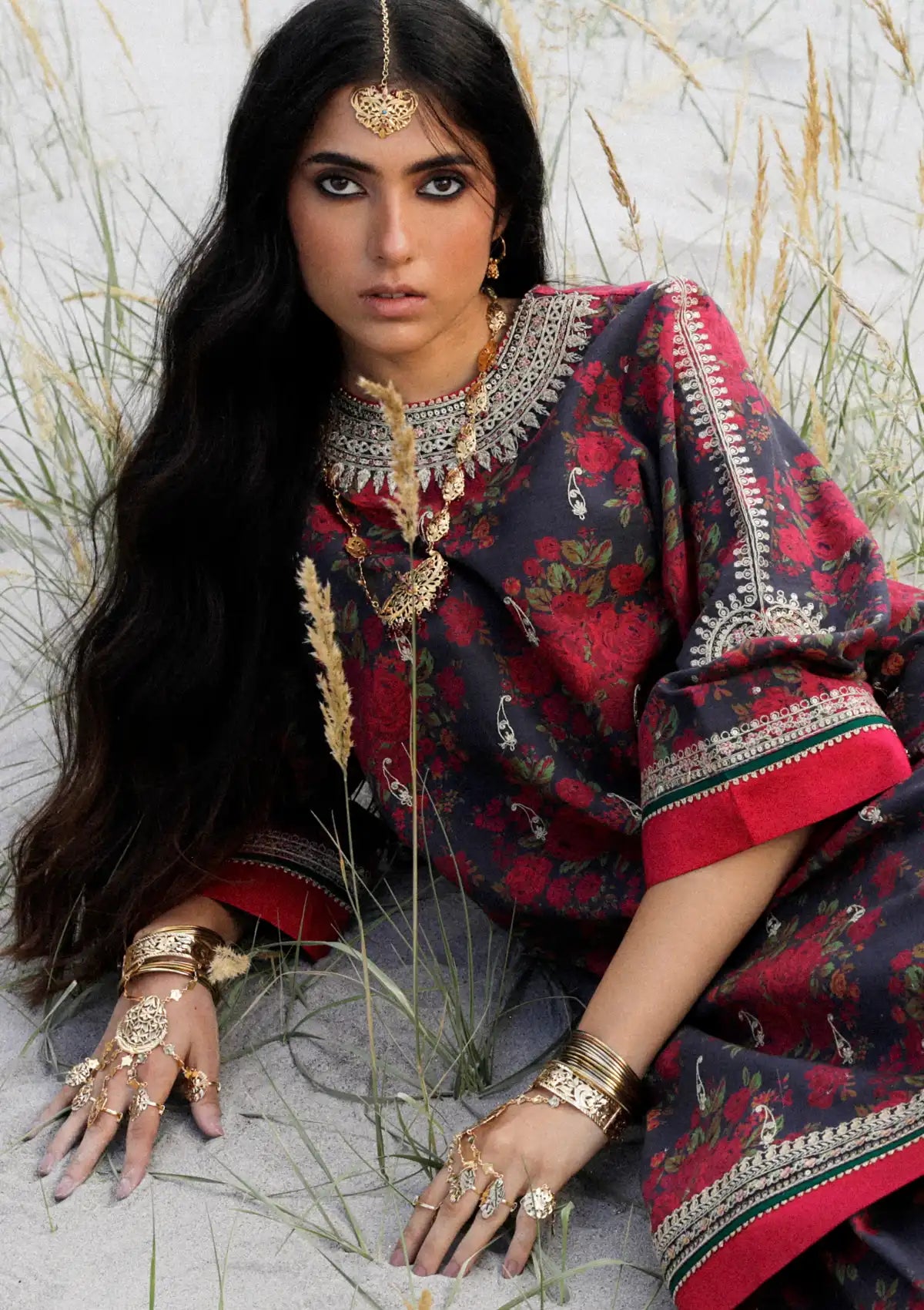 Zara Shahjahan Winter Shawl'23 D-03 – Mohsin Saeed Fabrics