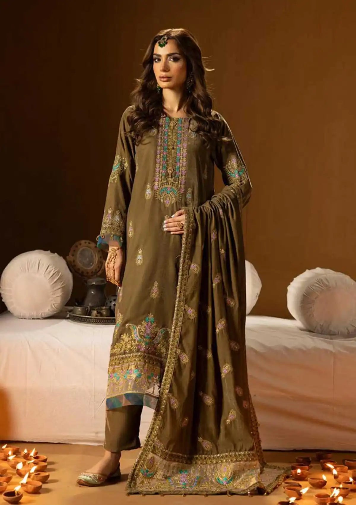 Brand Lashkara Available In *Velvet* Fabrics 2pc !!! Pakistani