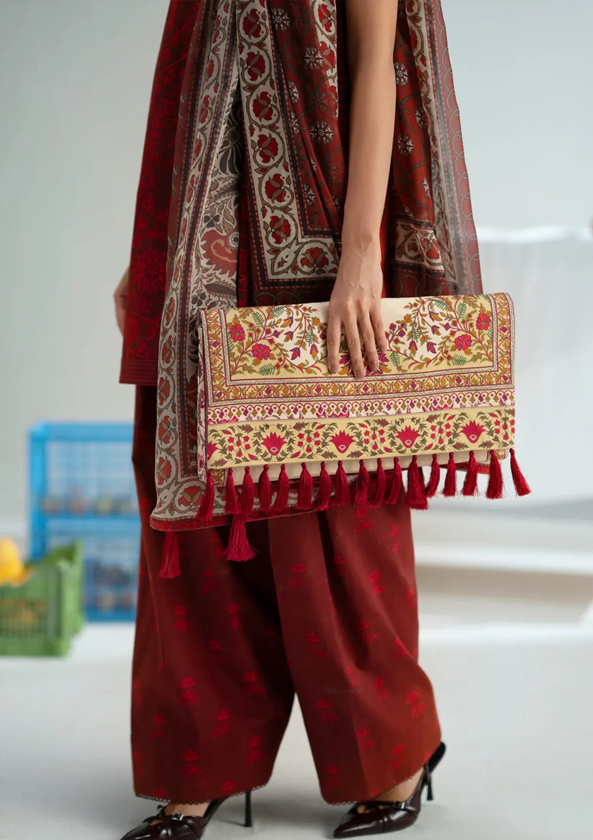 mohsin-saeed-fabrics-designer-daily-wear-formal-and-wedding-suits-within-budget-This-product-is-from-saira-rizwan-joolie-prints25-jpu25-07-midnight-is-available-on-Mohsin-saeed-fabrics-website.