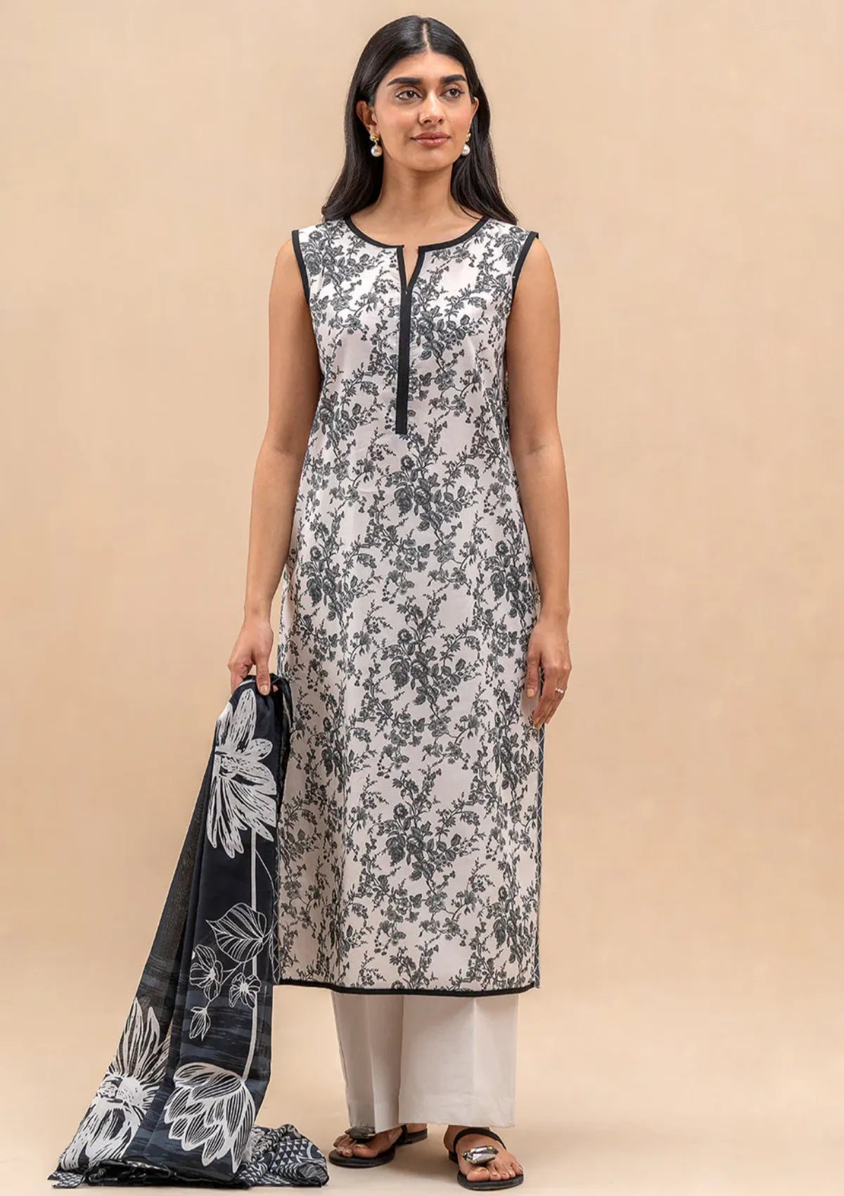 mohsin-saeed-fabrics-is-selling-online-and-in stores-Luxury-daily-wear-wedding-wear-formal-wear-in-budgeted-price-This-product-is-from-beechtree-printed-lawn-25-d-06-is-available-on-Mohsin-saeed-fabrics-website.