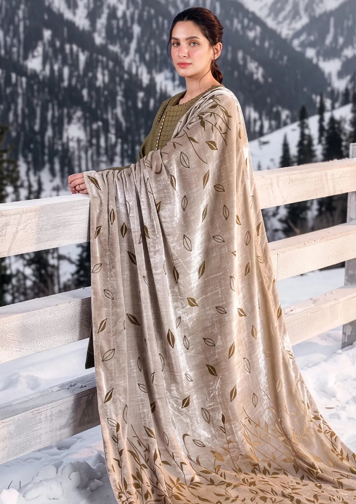 Rang Rasiya Carnation Winter'26 -FROSTED FLORA
