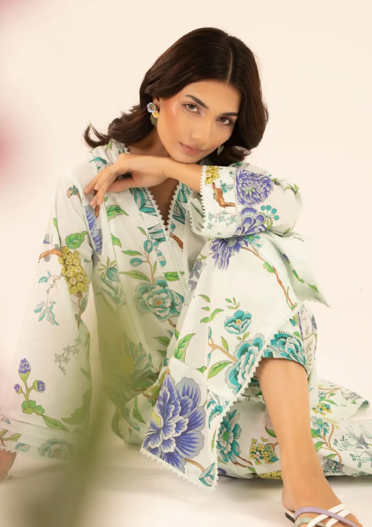 mohsin-saeed-fabrics-designer-daily-wear-formal-and-wedding-suits-within-budget-This-product-is-from-elaf-pret-printed-lawn25-ept-03-naire-is-available-on-Mohsin-saeed-fabrics-website.