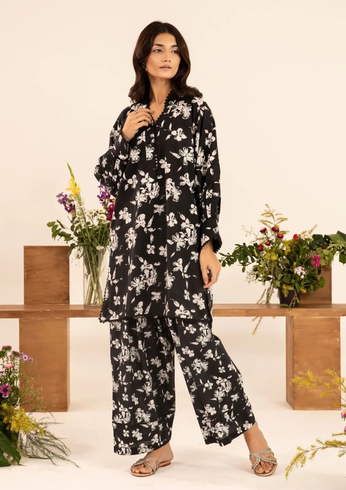 mohsin-saeed-fabrics-designer-daily-wear-formal-and-wedding-suits-within-budget-This-product-is-from-elaf-pret-printed-lawn25-ept-04-danae-is-available-on-Mohsin-saeed-fabrics-website.