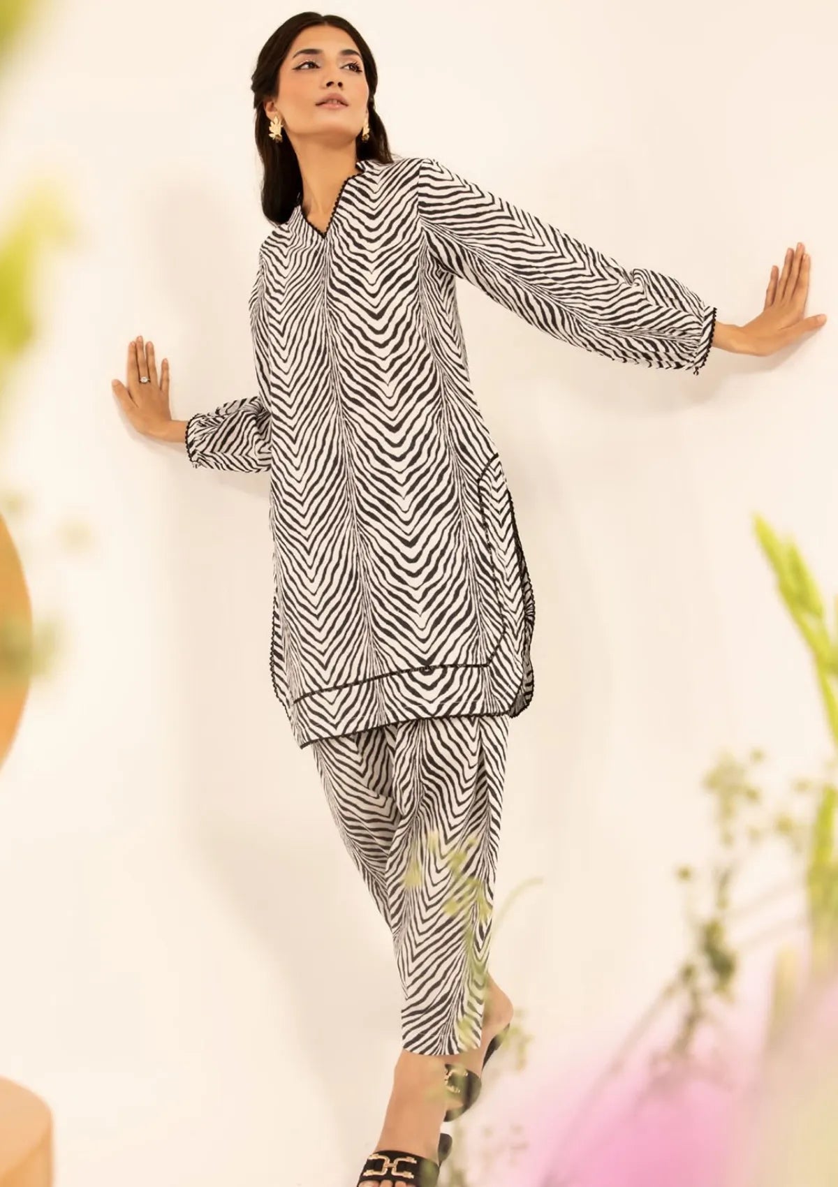 mohsin-saeed-fabrics-designer-daily-wear-formal-and-wedding-suits-within-budget-This-product-is-from-elaf-pret-printed-lawn25-ept-09-sive-1-is-available-on-Mohsin-saeed-fabrics-website.