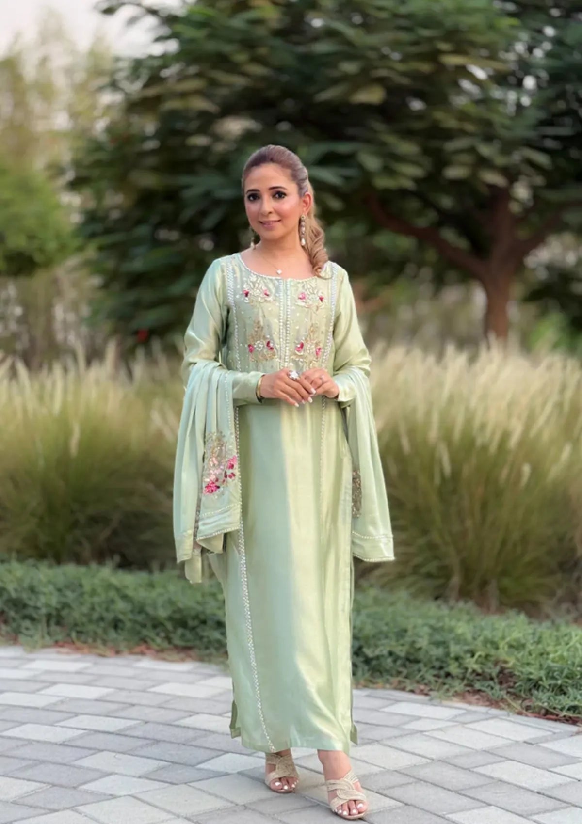 mohsin-saeed-fabrics-is-selling-online-and-in stores-Luxury-daily-wear-wedding-wear-formal-wear-in-budgeted-price-This-product-is-from-sidra-fahad-elianna25-sf-206-is-available-on-Mohsin-saeed-fabrics-website.