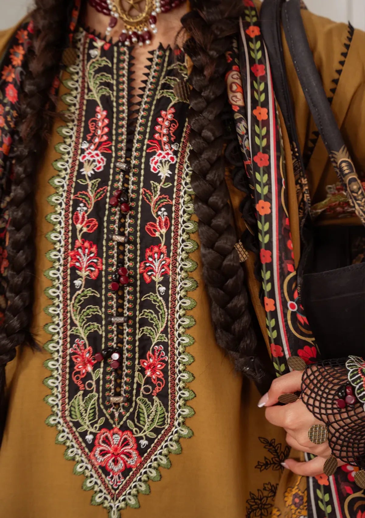 mohsin-saeed-fabrics-designer-daily-wear-formal-and-wedding-suits-within-budget-This-product-is-from-saira-rizwan-laanem-summer-lawn25-nazli-a-srl25-06-is-available-on-Mohsin-saeed-fabrics-website.