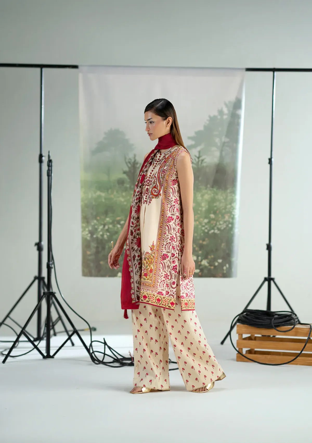 mohsin-saeed-fabrics-designer-daily-wear-formal-and-wedding-suits-within-budget-This-product-is-from-saira-rizwan-joolie-prints25-jpu25-08-sunday-stroll-is-available-on-Mohsin-saeed-fabrics-website.