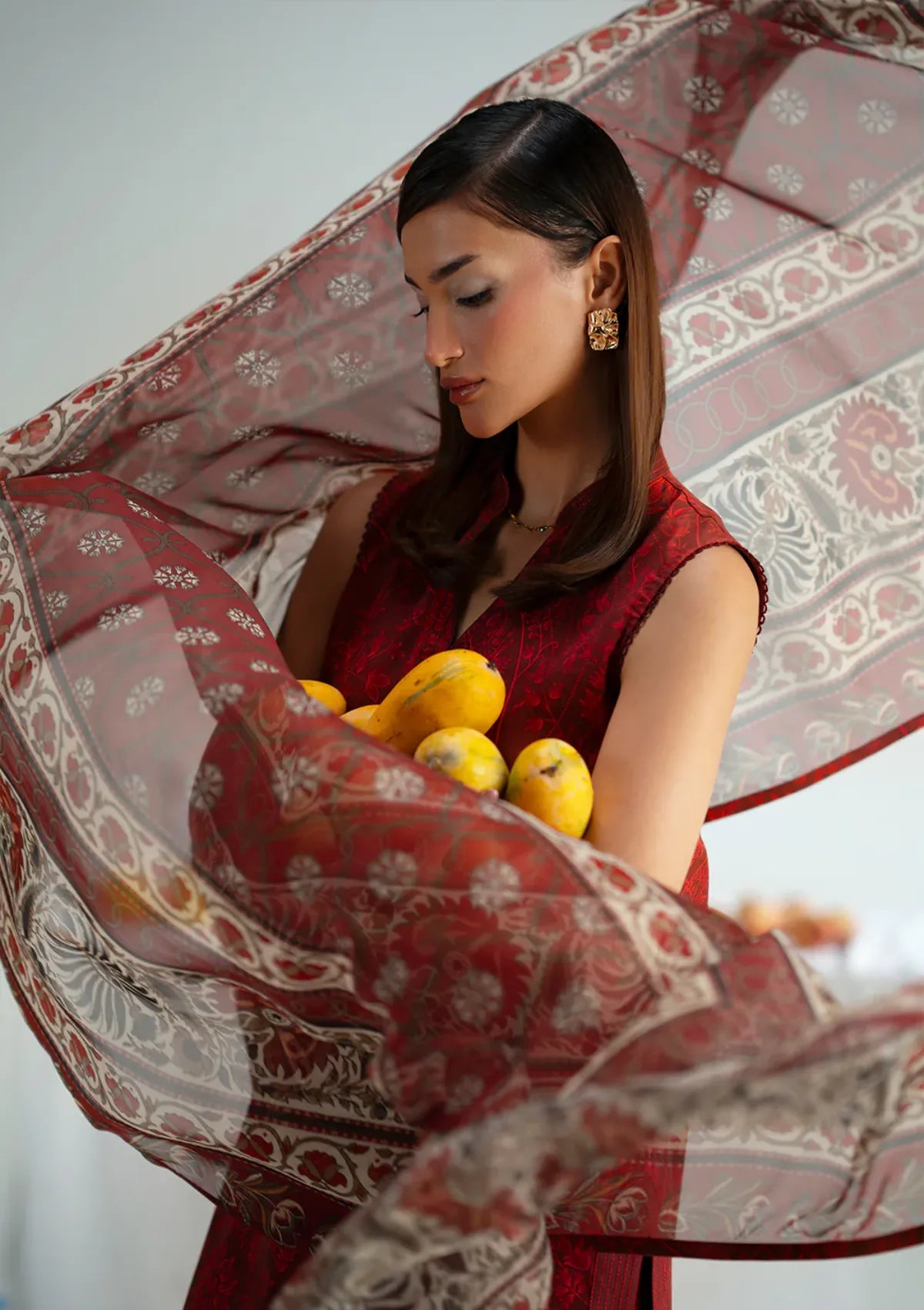 mohsin-saeed-fabrics-designer-daily-wear-formal-and-wedding-suits-within-budget-This-product-is-from-saira-rizwan-joolie-prints25-jpu25-07-midnight-is-available-on-Mohsin-saeed-fabrics-website.