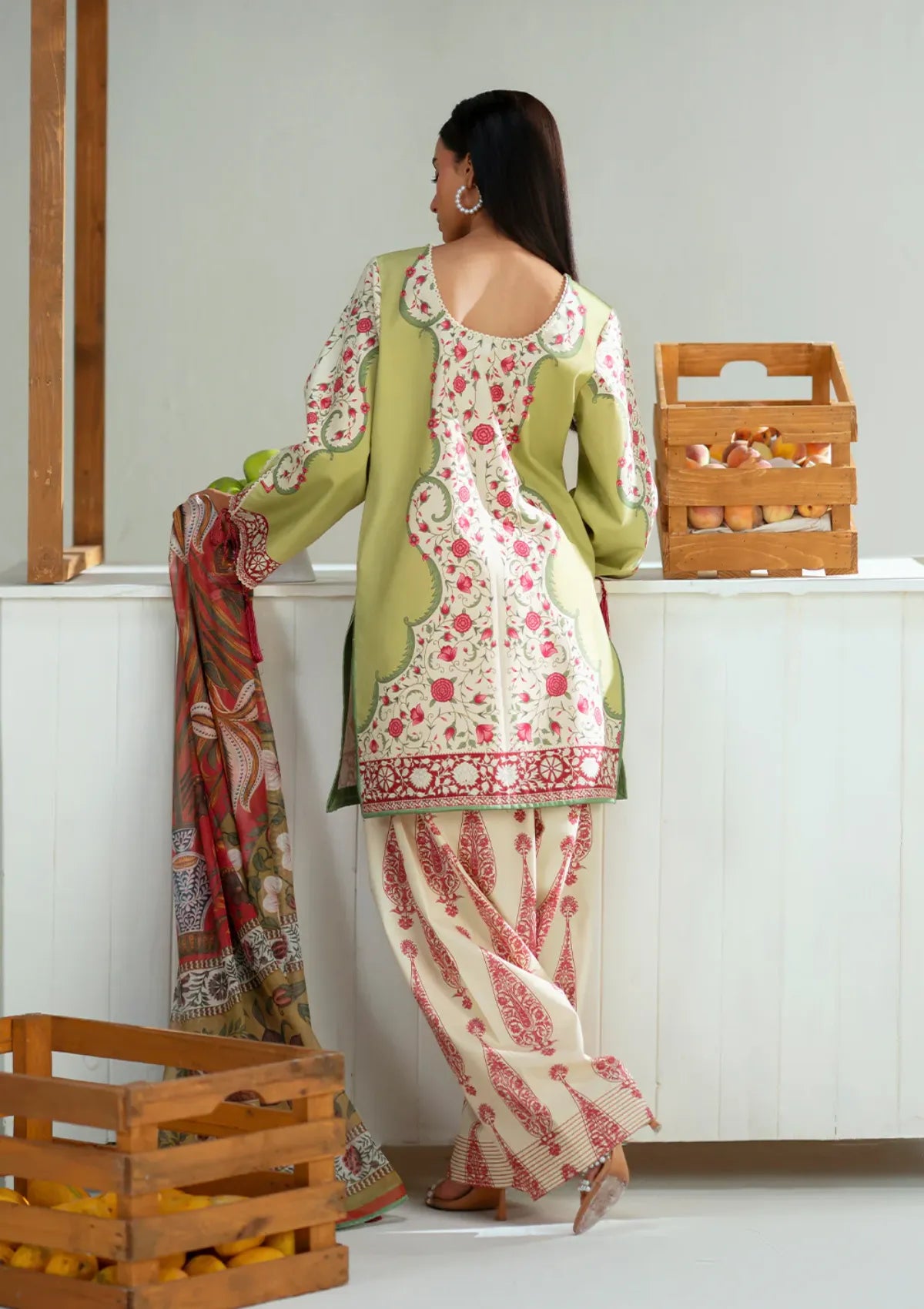 mohsin-saeed-fabrics-designer-daily-wear-formal-and-wedding-suits-within-budget-This-product-is-from-saira-rizwan-joolie-prints25-jpu25-06-urban-whisper-is-available-on-Mohsin-saeed-fabrics-website.