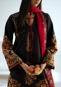 mohsin-saeed-fabrics-designer-daily-wear-formal-and-wedding-suits-within-budget-This-product-is-from-saira-rizwan-joolie-prints25-jpu25-01-drama-queen-is-available-on-Mohsin-saeed-fabrics-website.