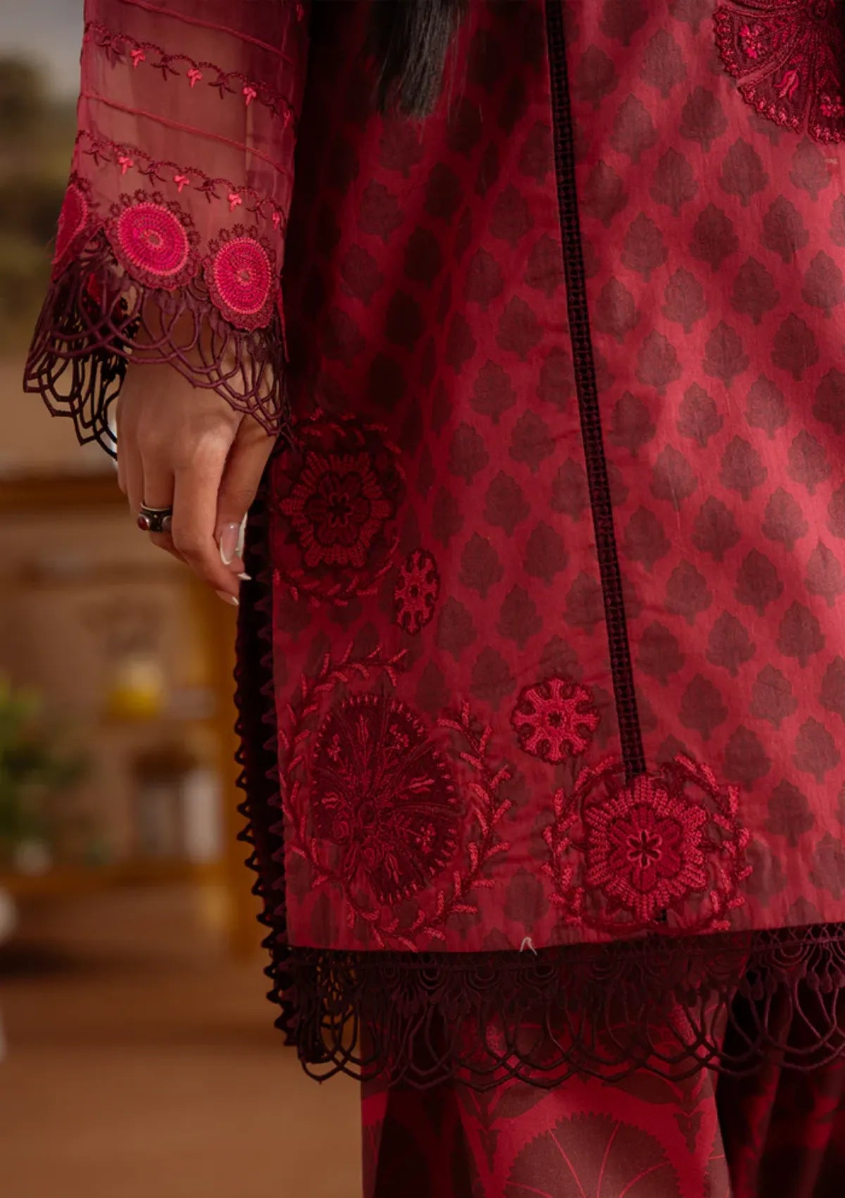 mohsin-saeed-fabrics-designer-daily-wear-formal-and-wedding-suits-within-budget-This-product-is-from-saira-rizwan-laanem-summer-lawn25-seren-a-srl25-08-is-available-on-Mohsin-saeed-fabrics-website.