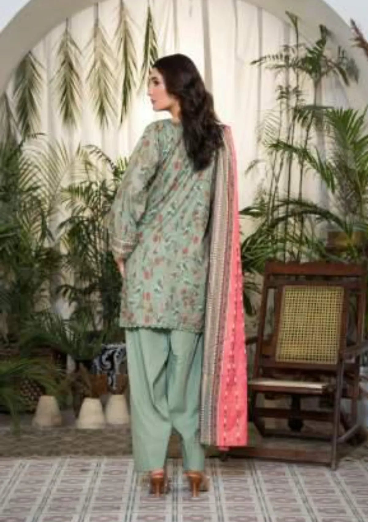 mohsin-saeed-fabrics-is-selling-online-and-in stores-Luxury-daily-wear-wedding-wear-formal-wear-in-budgeted-price-This-product-is-from-dabiha-tex-doriya-printed-lawn-25-d-04-is-available-on-Mohsin-saeed-fabrics-website.