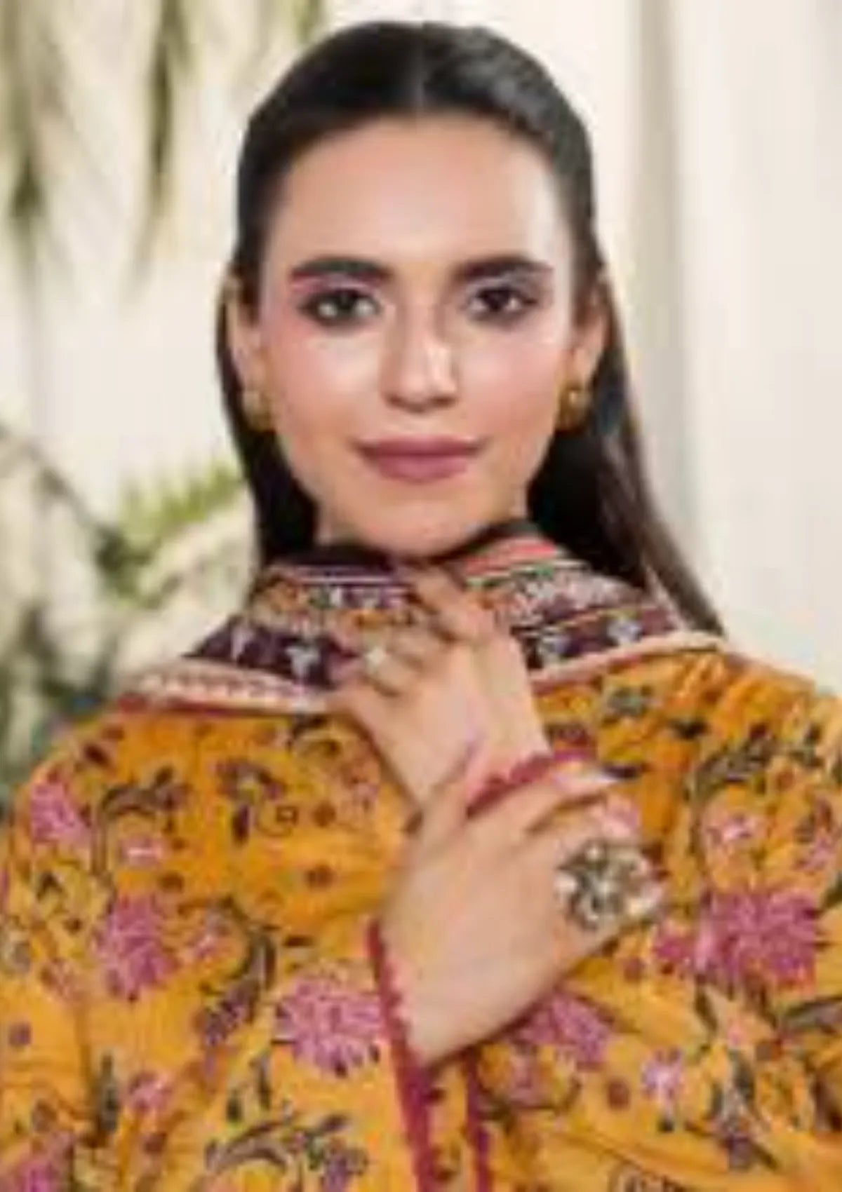 mohsin-saeed-fabrics-is-selling-online-and-in stores-Luxury-daily-wear-wedding-wear-formal-wear-in-budgeted-price-This-product-is-from-dabiha-tex-doriya-printed-lawn-25-d-05-is-available-on-Mohsin-saeed-fabrics-website.