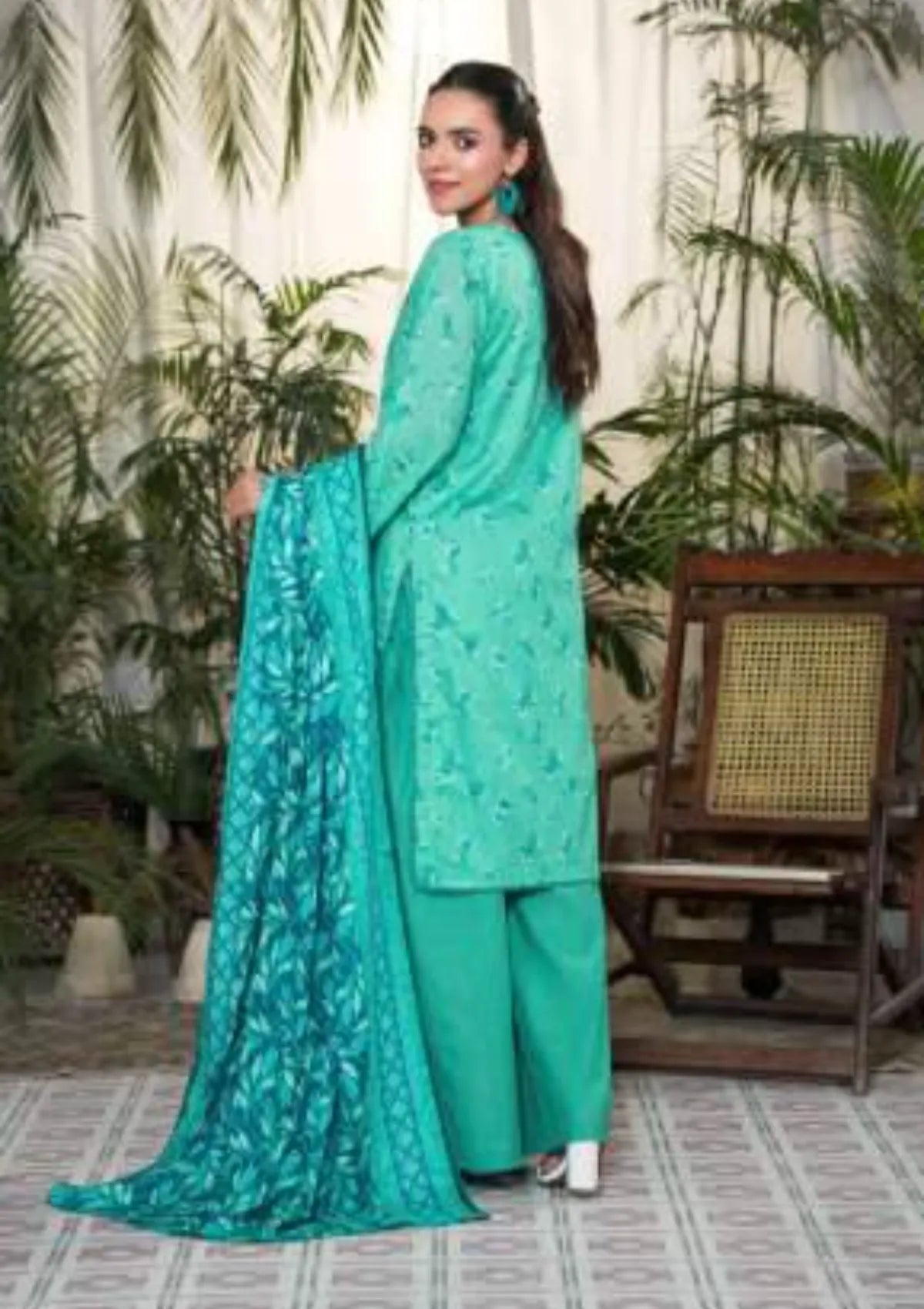 mohsin-saeed-fabrics-is-selling-online-and-in stores-Luxury-daily-wear-wedding-wear-formal-wear-in-budgeted-price-This-product-is-from-dabiha-tex-doriya-printed-lawn-25-d-06-is-available-on-Mohsin-saeed-fabrics-website.