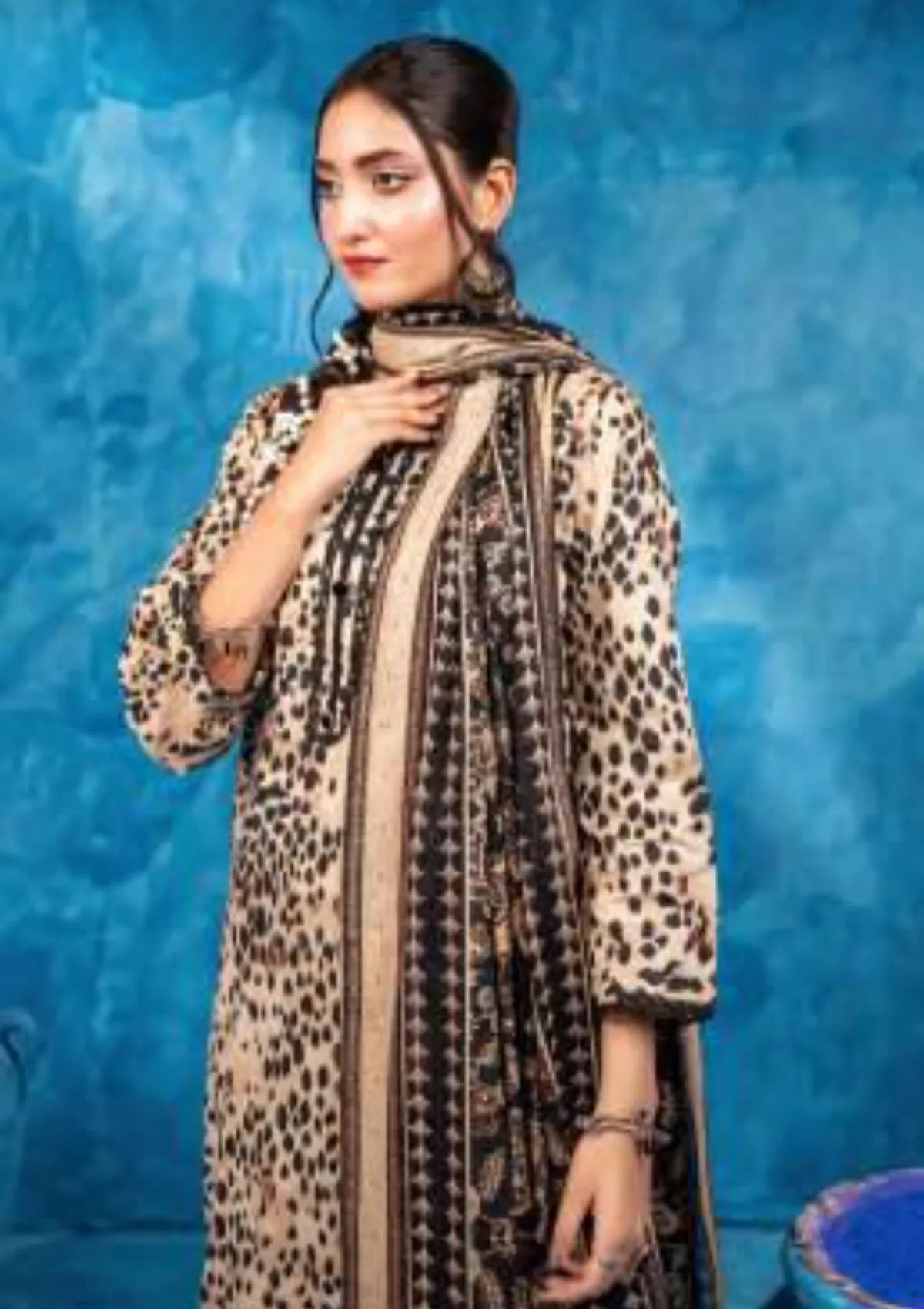 mohsin-saeed-fabrics-affordable-luxury-outfits-for-daily-formal-and-wedding-wear-This-product-is-from-zesh-exclusive-lawn25-drop-28-article-07-is-available-on-Mohsin-saeed-fabrics-website.