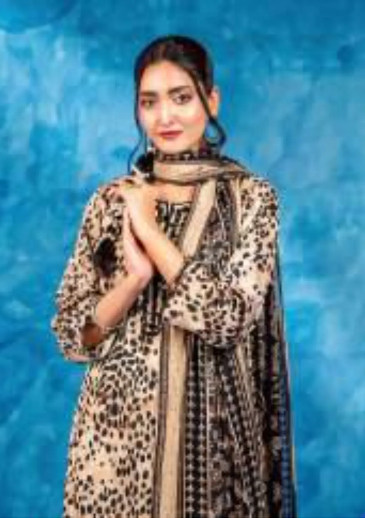 mohsin-saeed-fabrics-affordable-luxury-outfits-for-daily-formal-and-wedding-wear-This-product-is-from-zesh-exclusive-lawn25-drop-28-article-07-is-available-on-Mohsin-saeed-fabrics-website.