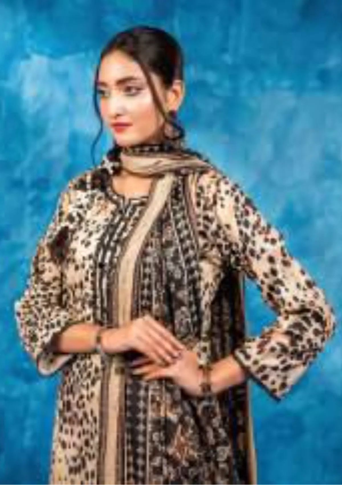 mohsin-saeed-fabrics-affordable-luxury-outfits-for-daily-formal-and-wedding-wear-This-product-is-from-zesh-exclusive-lawn25-drop-28-article-07-is-available-on-Mohsin-saeed-fabrics-website.