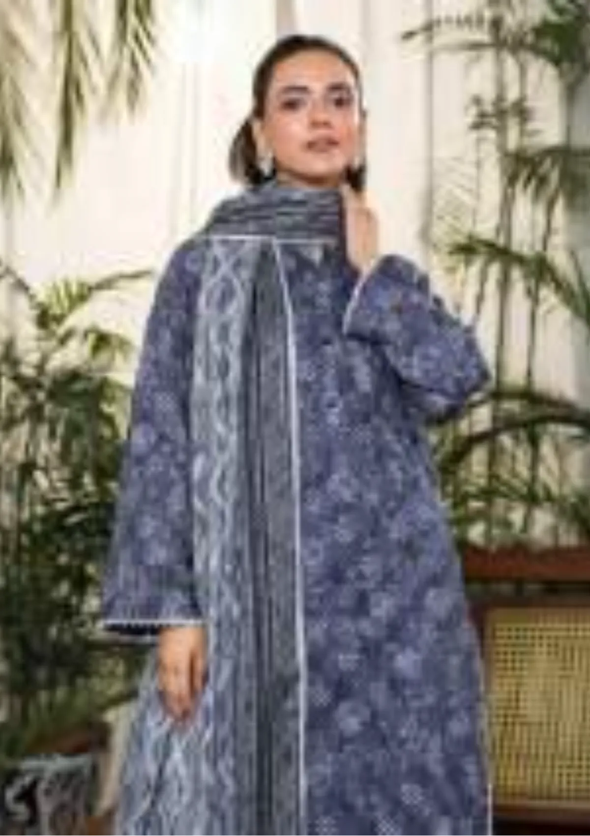 mohsin-saeed-fabrics-is-selling-online-and-in stores-Luxury-daily-wear-wedding-wear-formal-wear-in-budgeted-price-This-product-is-from-dabiha-tex-doriya-printed-lawn-25-d-08-is-available-on-Mohsin-saeed-fabrics-website.