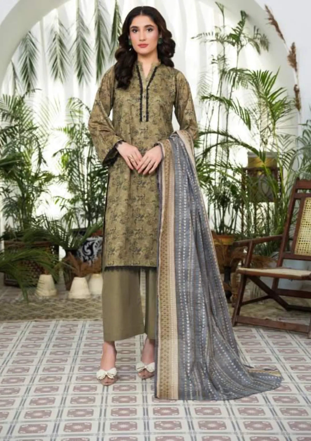 mohsin-saeed-fabrics-is-selling-online-and-in stores-Luxury-daily-wear-wedding-wear-formal-wear-in-budgeted-price-This-product-is-from-dabiha-tex-doriya-printed-lawn-25-d-01-is-available-on-Mohsin-saeed-fabrics-website.