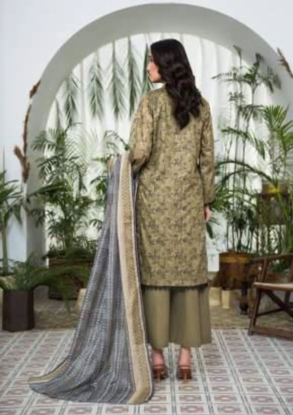 mohsin-saeed-fabrics-is-selling-online-and-in stores-Luxury-daily-wear-wedding-wear-formal-wear-in-budgeted-price-This-product-is-from-dabiha-tex-doriya-printed-lawn-25-d-01-is-available-on-Mohsin-saeed-fabrics-website.