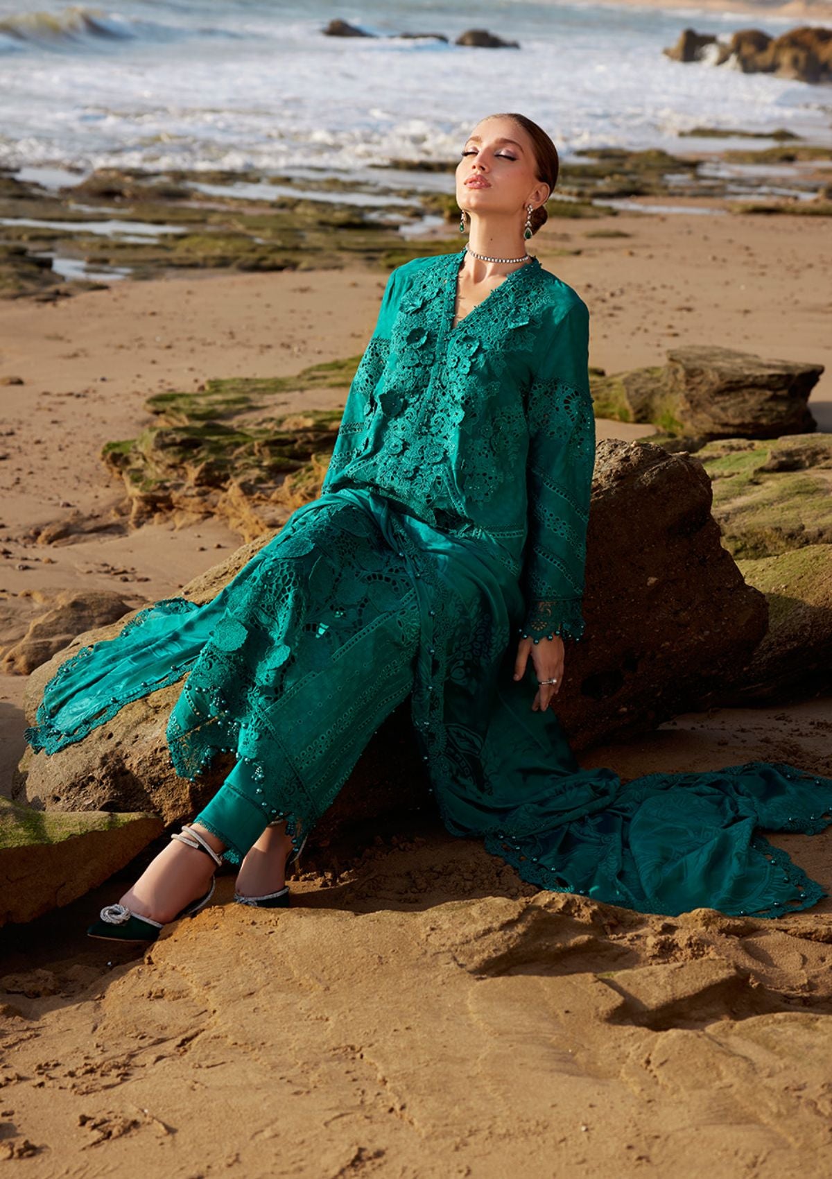 mohsin-saeed-fabrics-luxury-fashion-collection-daily-wear-wedding-and-formal-in-budget-This-product-is-from-maria-b-luxury-lawn25-eid-2-d-05-is-available-on-Mohsin-saeed-fabrics-website.