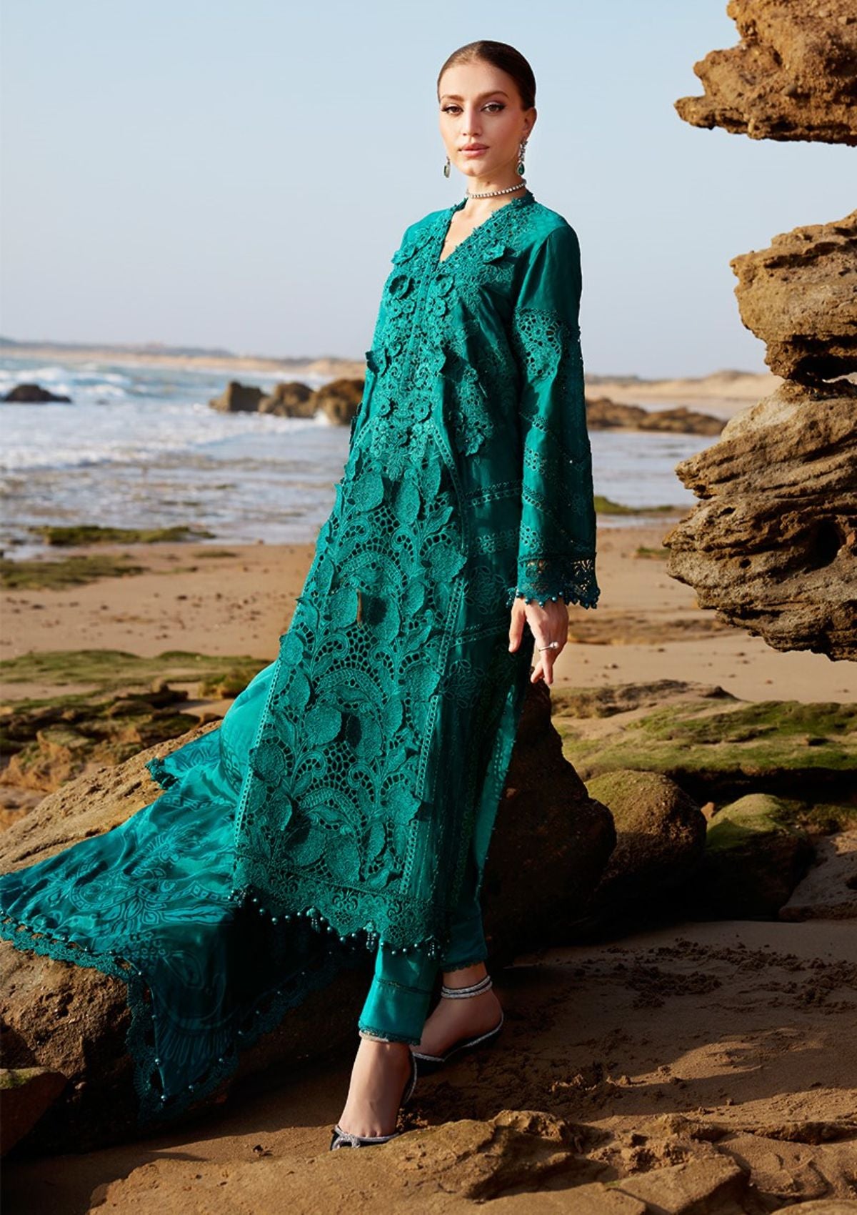 mohsin-saeed-fabrics-luxury-fashion-collection-daily-wear-wedding-and-formal-in-budget-This-product-is-from-maria-b-luxury-lawn25-eid-2-d-05-is-available-on-Mohsin-saeed-fabrics-website.