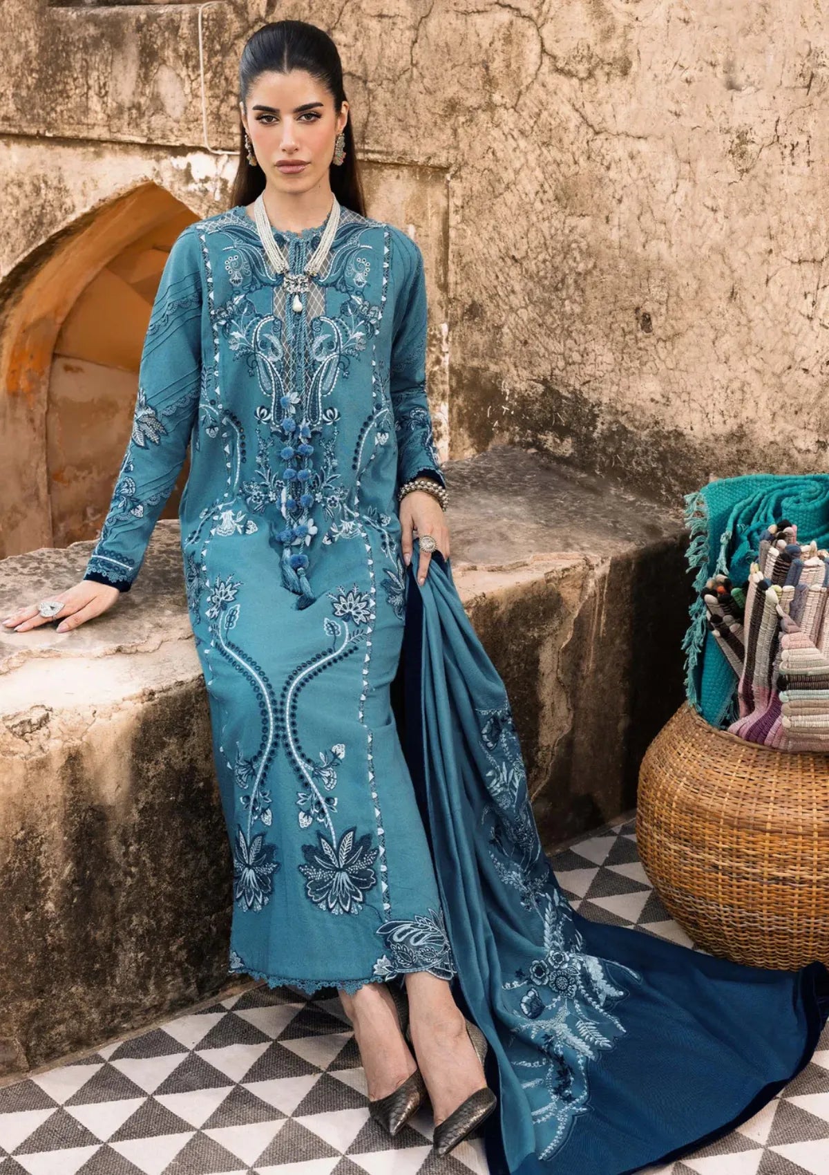 Saira Shakira Winter'25 D-02B FRIYA