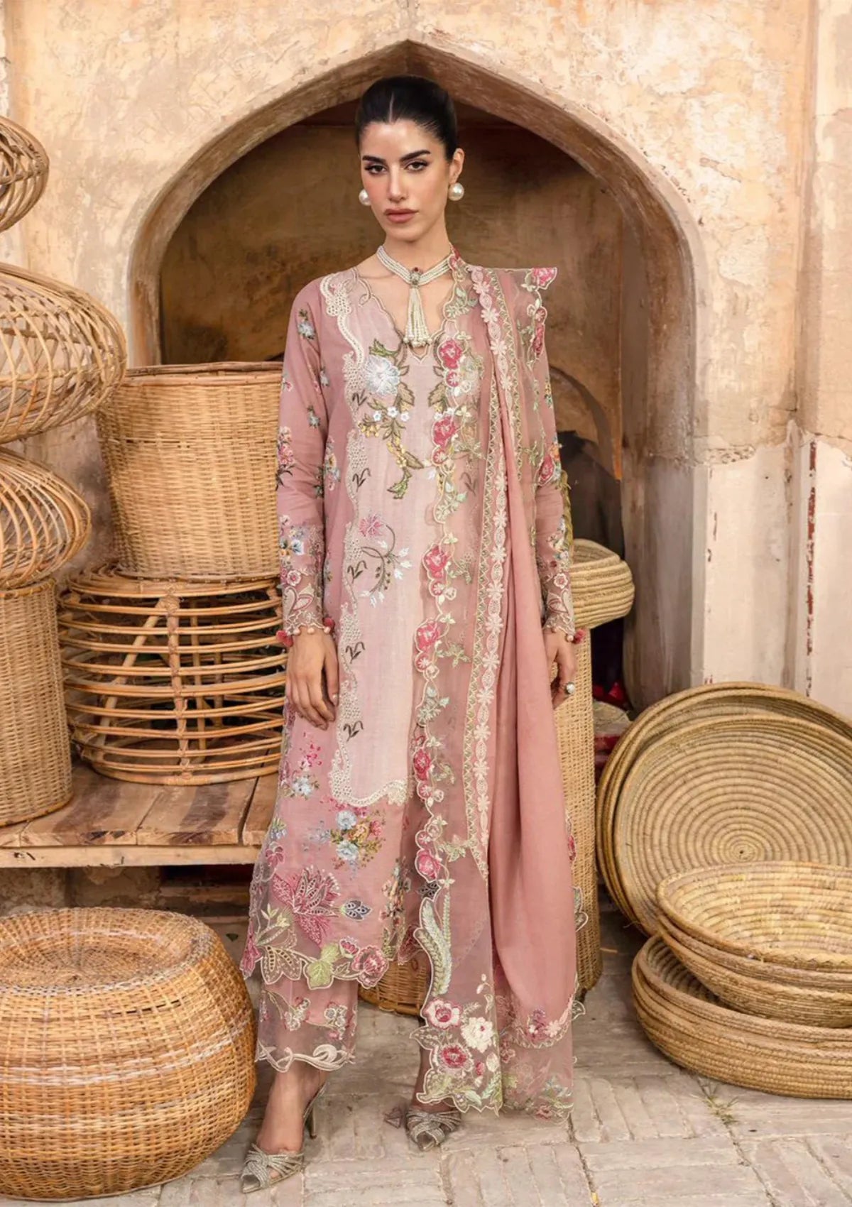 Saira Shakira Winter'25 D-03A ESME