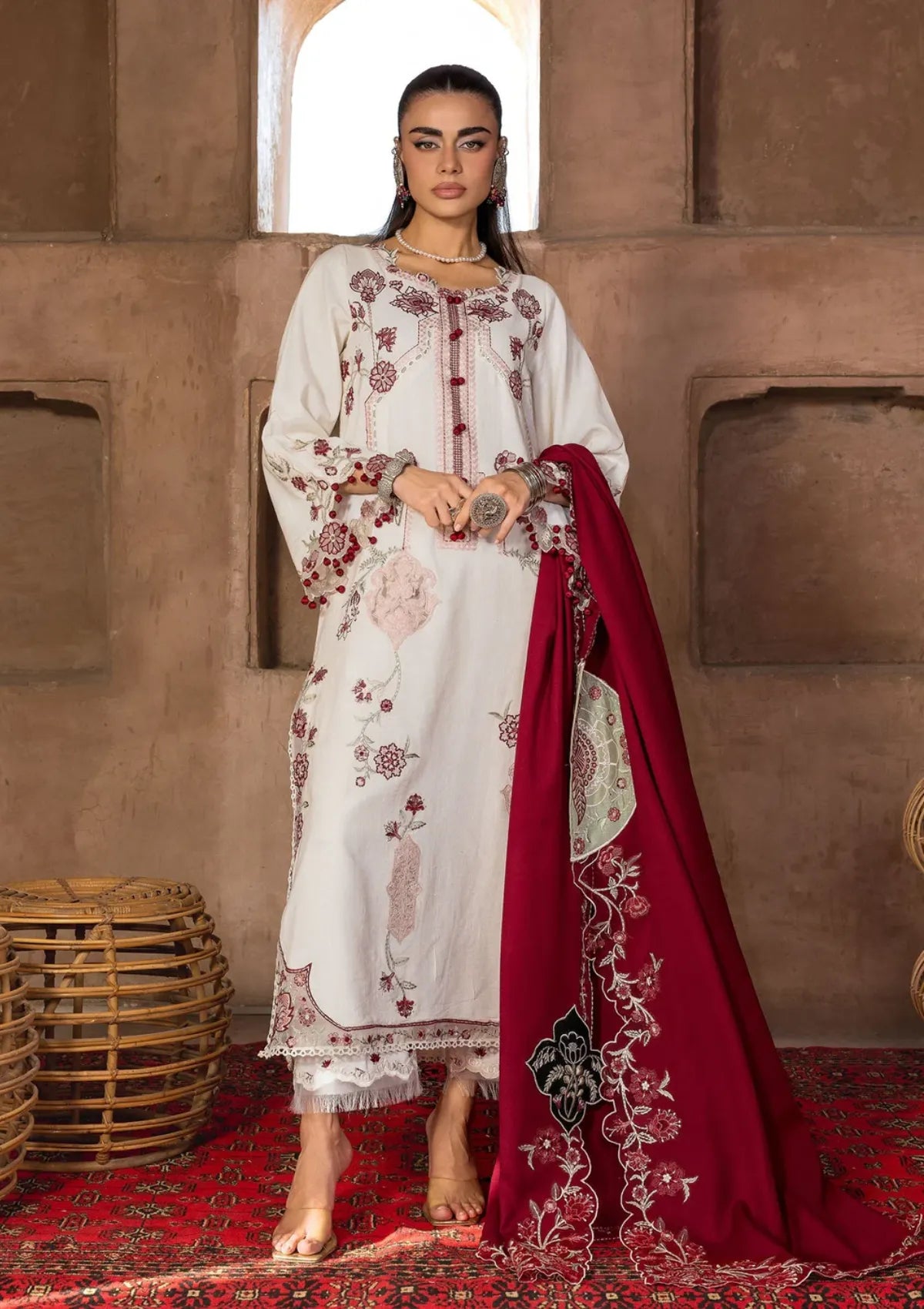 Saira Shakira Winter'25 D-06B CYRA