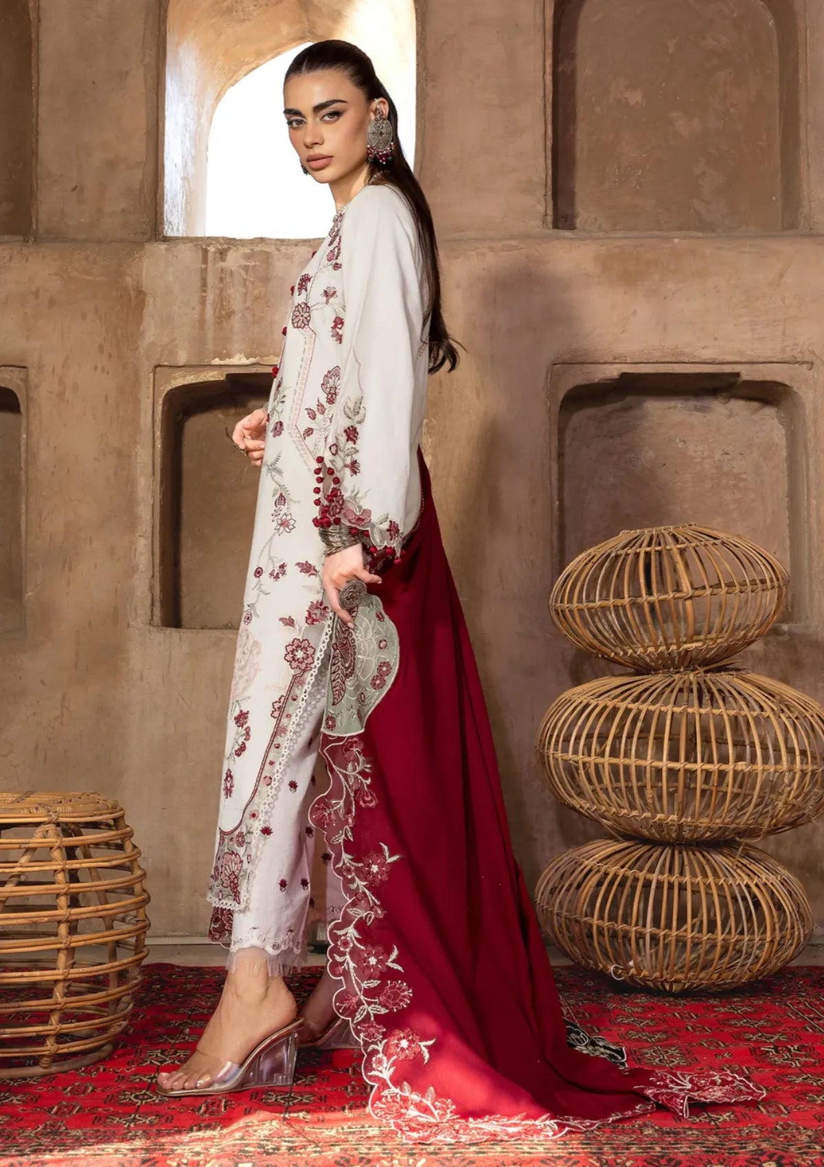 Saira Shakira Winter'25 D-06B CYRA