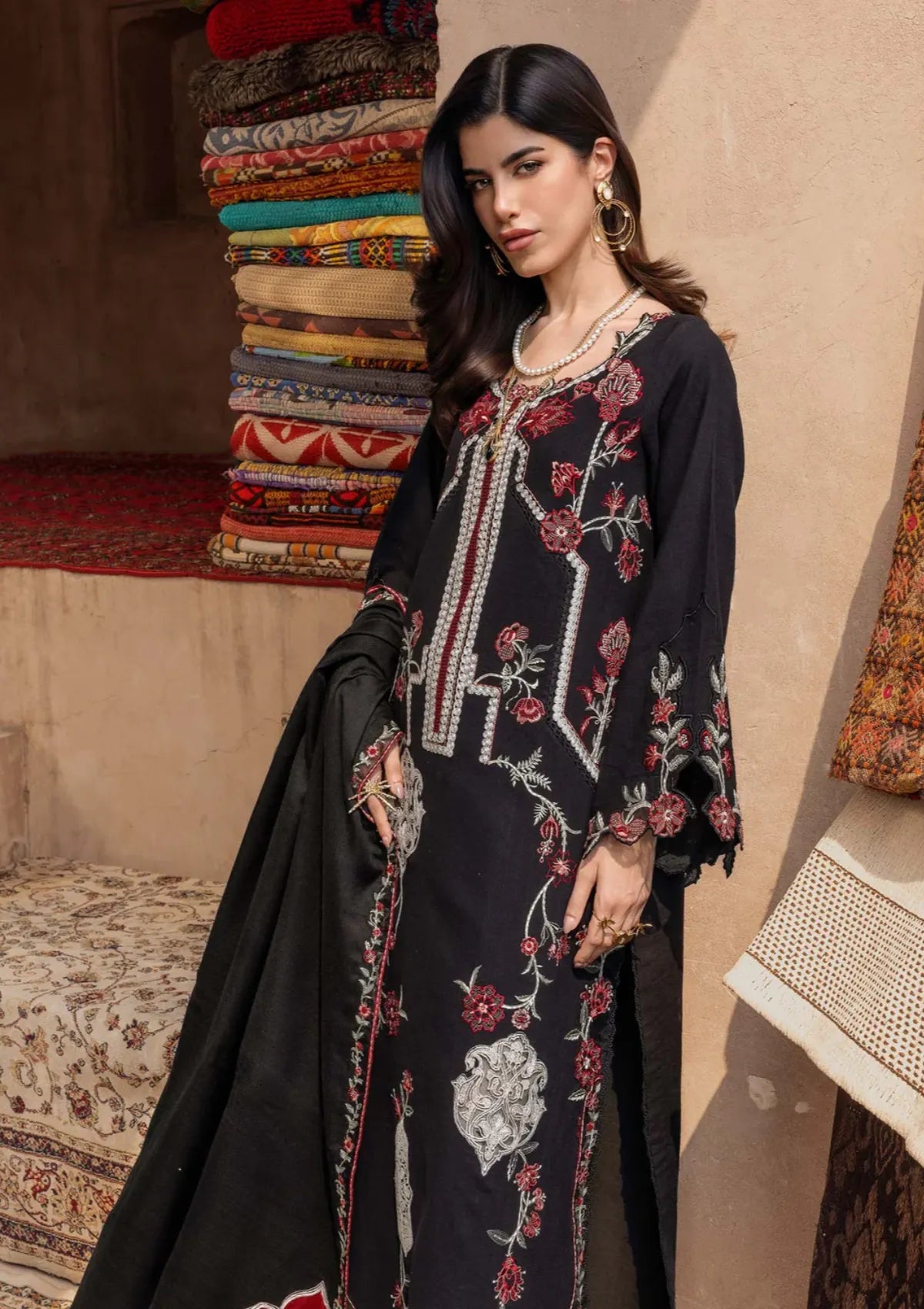 Saira Shakira Winter'25 D-06A CYRA