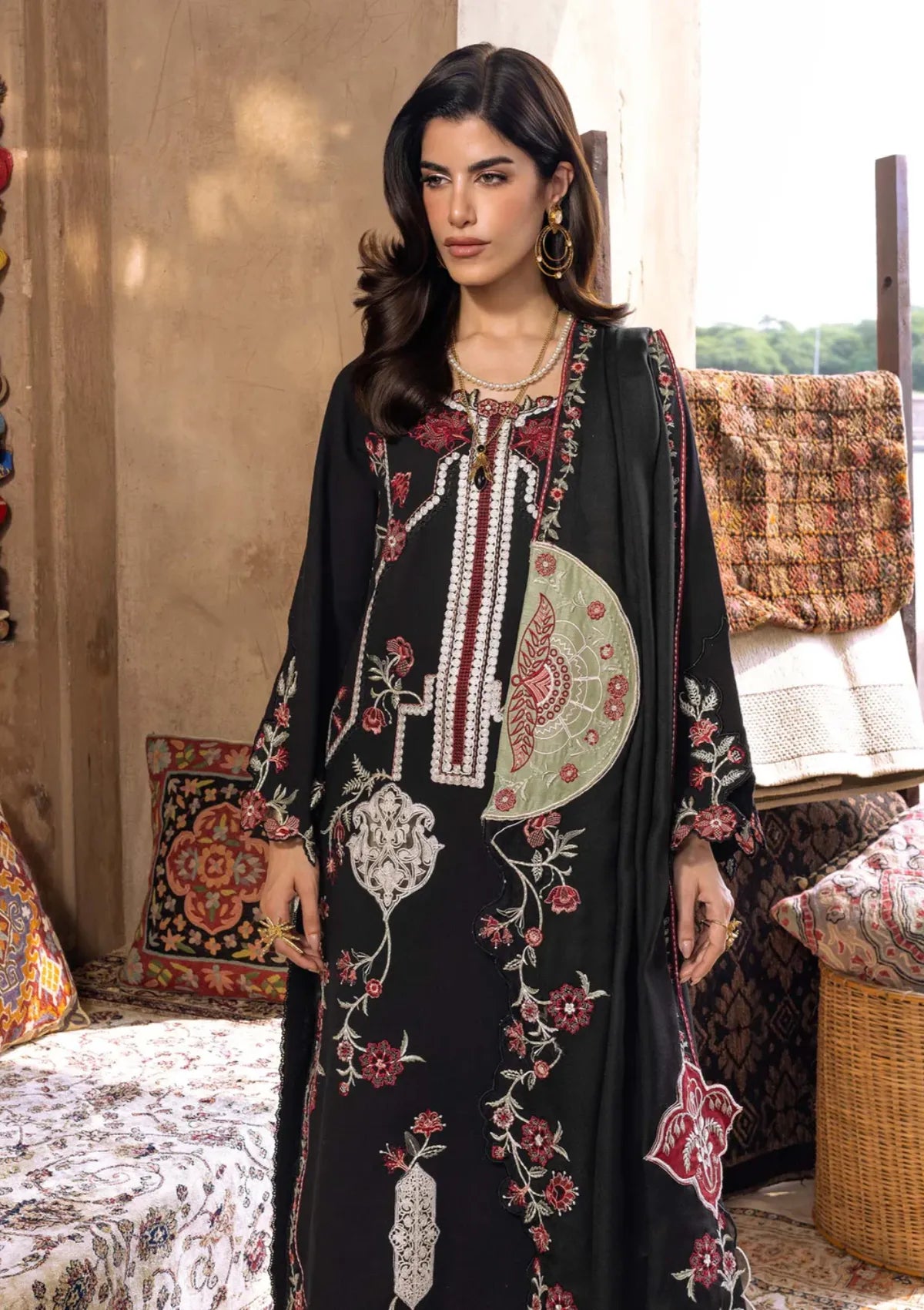 Saira Shakira Winter'25 D-06A CYRA