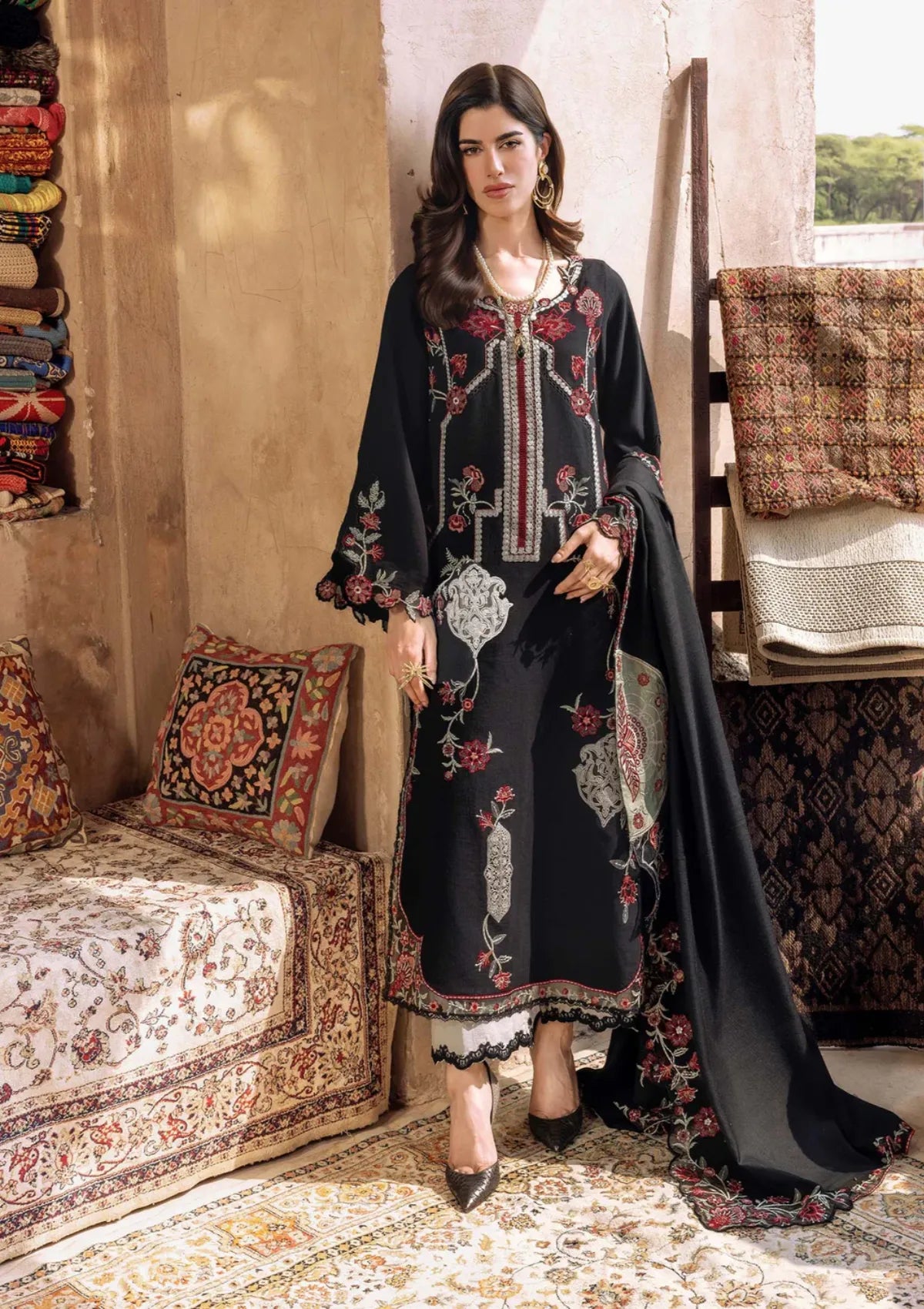 Saira Shakira Winter'25 D-06A CYRA