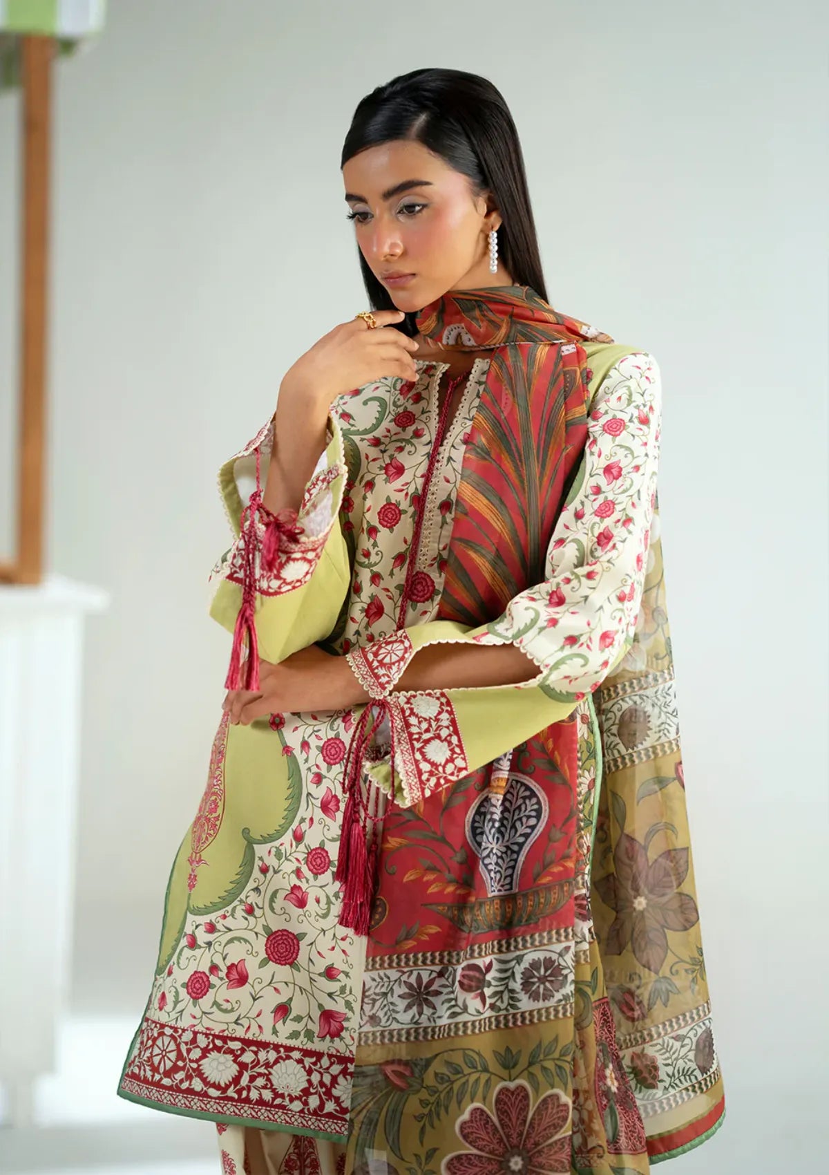 mohsin-saeed-fabrics-designer-daily-wear-formal-and-wedding-suits-within-budget-This-product-is-from-saira-rizwan-joolie-prints25-jpu25-06-urban-whisper-is-available-on-Mohsin-saeed-fabrics-website.