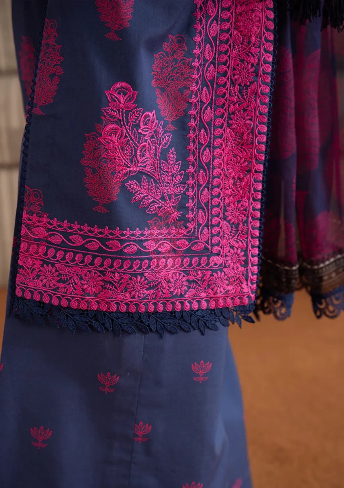 mohsin-saeed-fabrics-designer-daily-wear-formal-and-wedding-suits-within-budget-This-product-is-from-saira-rizwan-laanem-summer-lawn25-elara-b-srl25-01-is-available-on-Mohsin-saeed-fabrics-website.