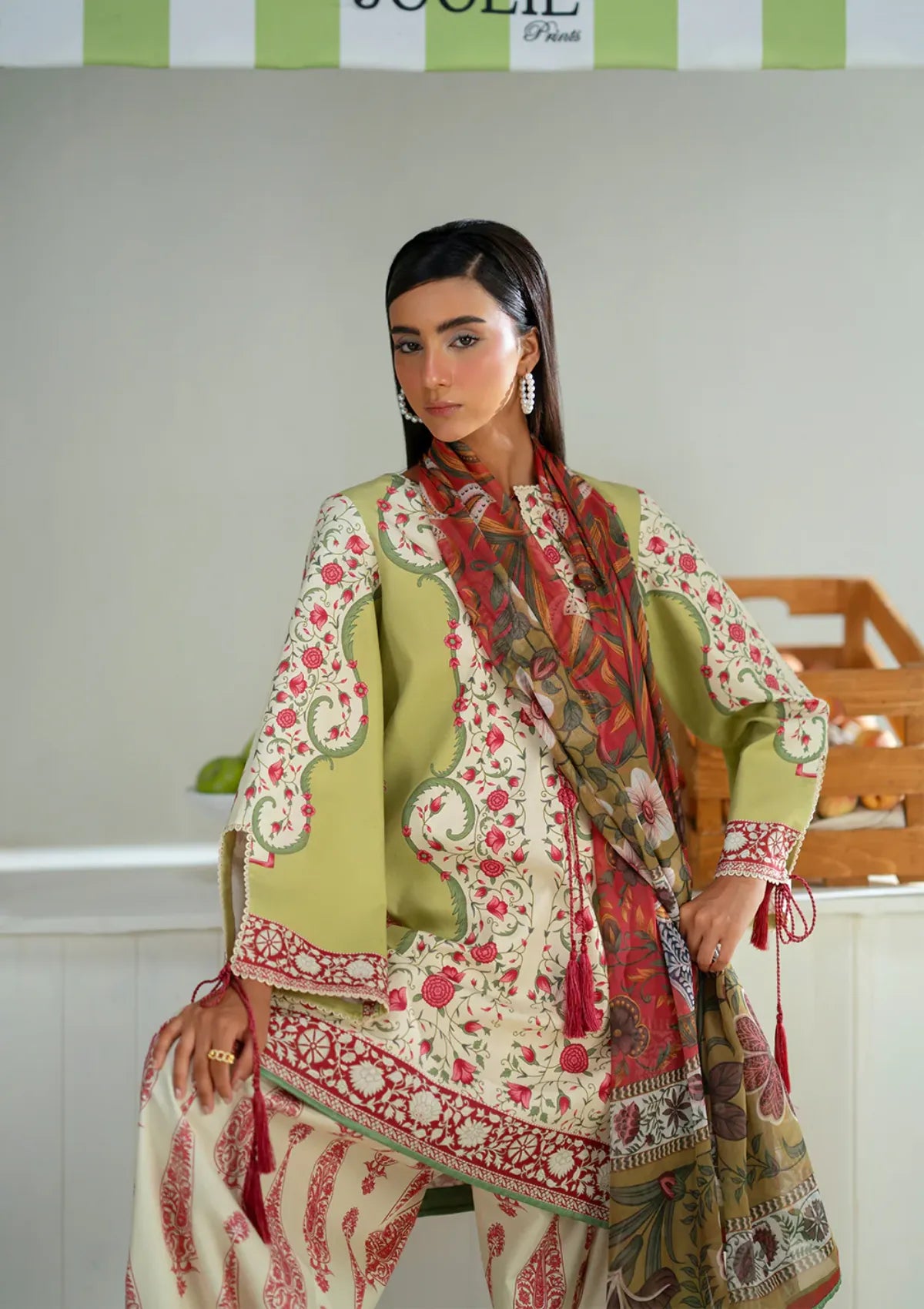 mohsin-saeed-fabrics-designer-daily-wear-formal-and-wedding-suits-within-budget-This-product-is-from-saira-rizwan-joolie-prints25-jpu25-06-urban-whisper-is-available-on-Mohsin-saeed-fabrics-website.