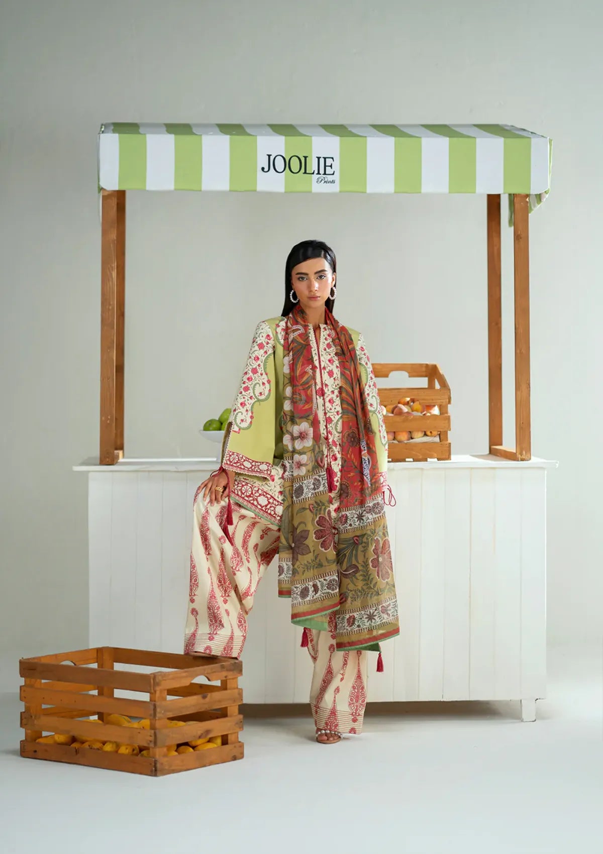 mohsin-saeed-fabrics-designer-daily-wear-formal-and-wedding-suits-within-budget-This-product-is-from-saira-rizwan-joolie-prints25-jpu25-06-urban-whisper-is-available-on-Mohsin-saeed-fabrics-website.