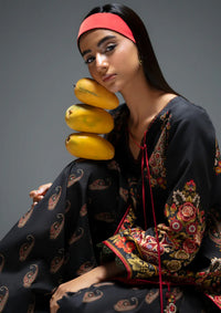 mohsin-saeed-fabrics-designer-daily-wear-formal-and-wedding-suits-within-budget-This-product-is-from-saira-rizwan-joolie-prints25-jpu25-01-drama-queen-is-available-on-Mohsin-saeed-fabrics-website.