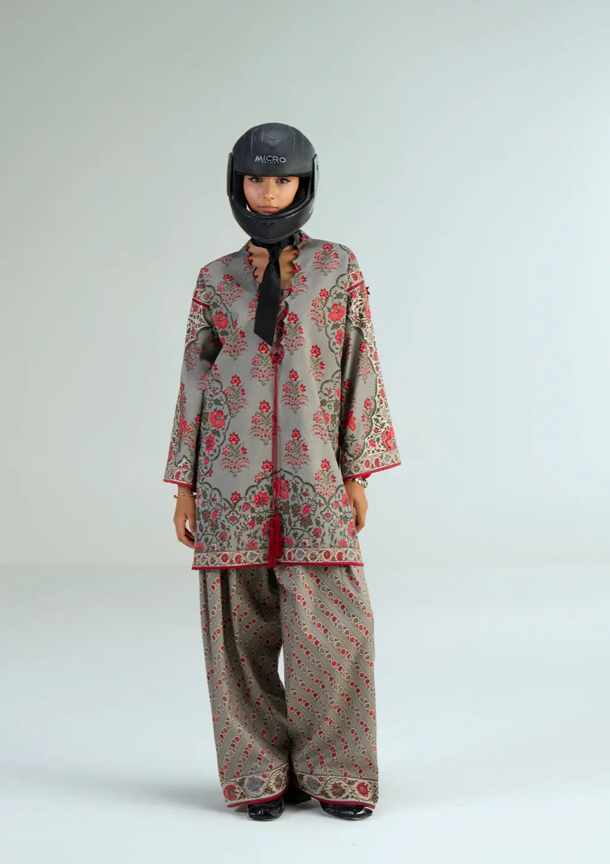 mohsin-saeed-fabrics-designer-daily-wear-formal-and-wedding-suits-within-budget-This-product-is-from-saira-rizwan-joolie-prints25-jpu25-03-silver-lining-is-available-on-Mohsin-saeed-fabrics-website.