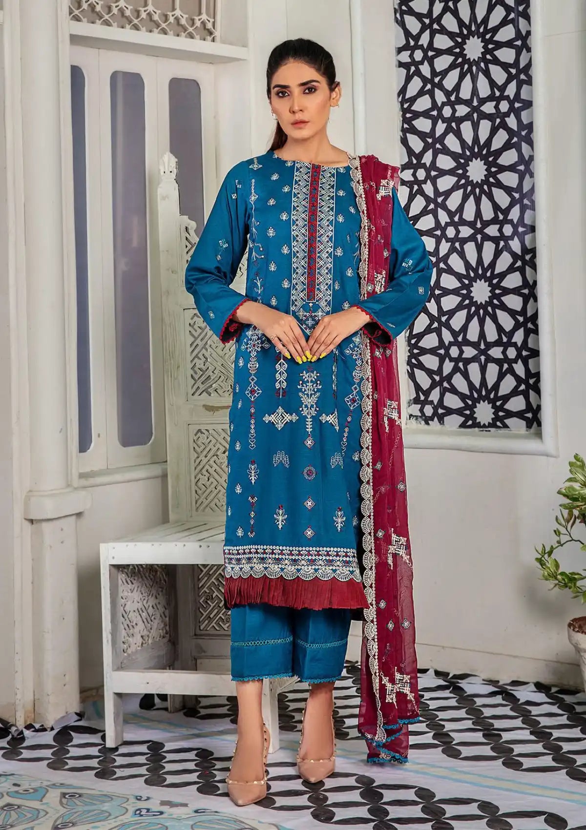 Humdum Noir Emb Slub Linen'23 D-01 - Mohsin Saeed Fabrics