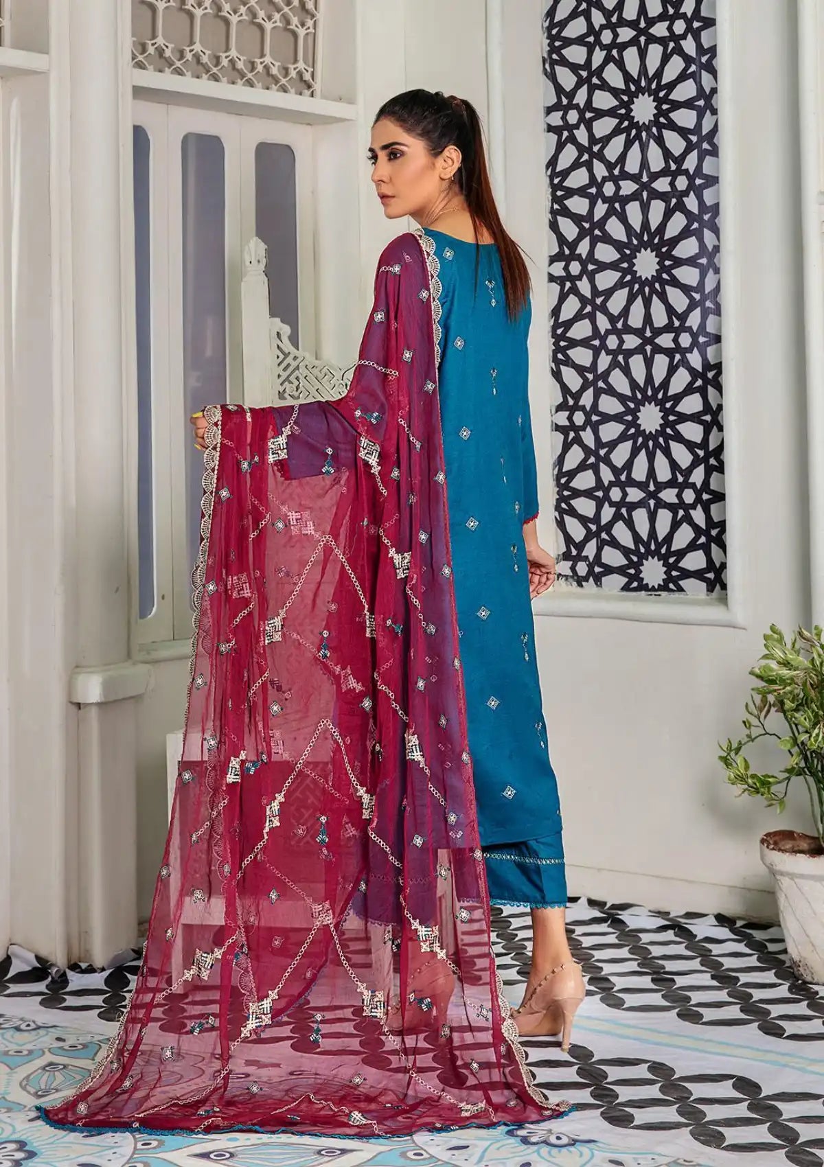 Humdum Noir Emb Slub Linen'23 D-01 - Mohsin Saeed Fabrics