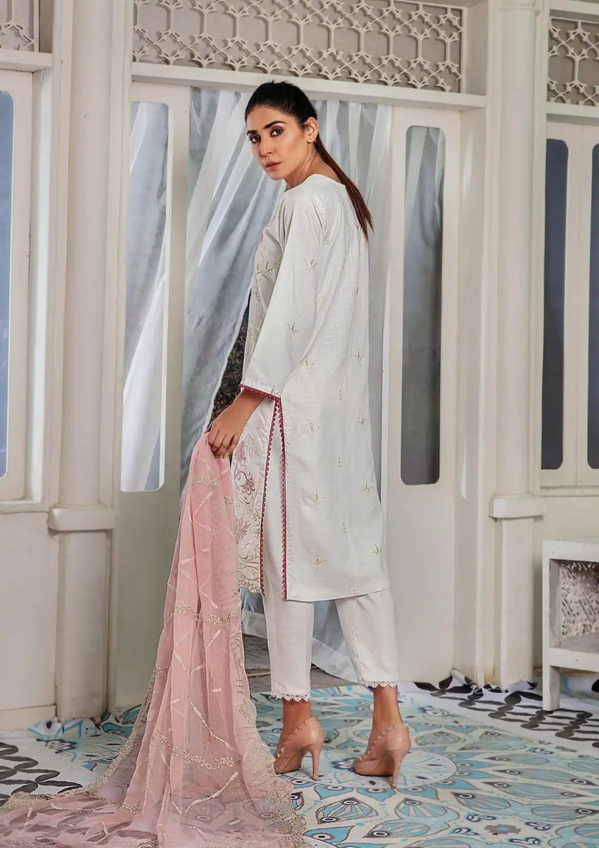 Humdum Noir Emb Slub Linen'23 D-02 - Mohsin Saeed Fabrics