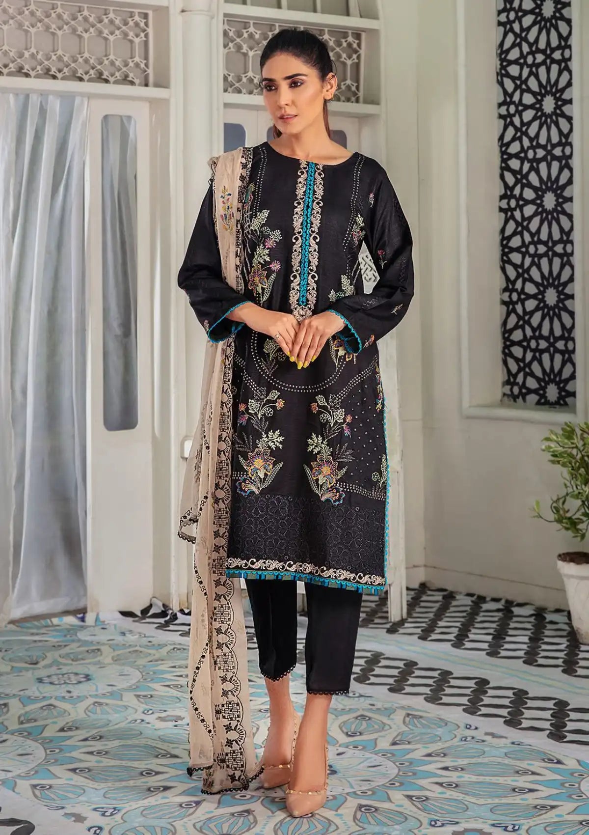 Humdum Noir Emb Slub Linen'23 D-03 - Mohsin Saeed Fabrics