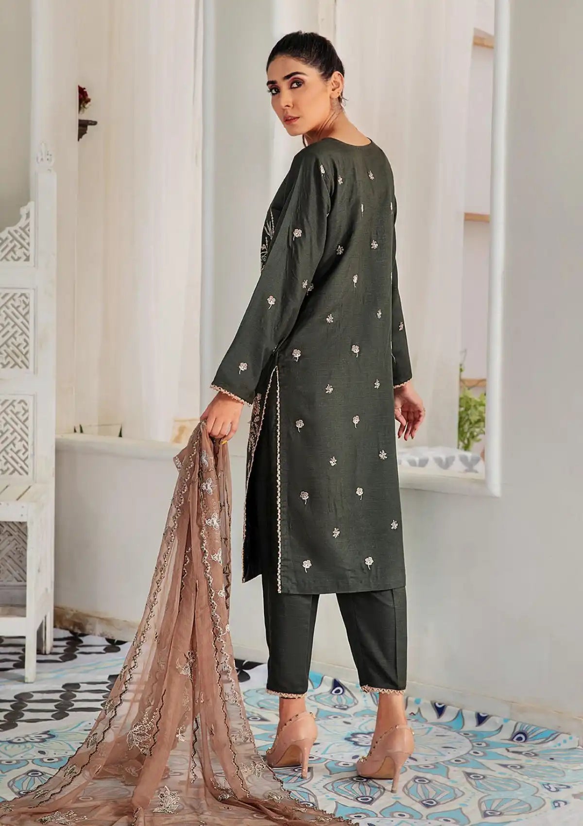 Humdum Noir Emb Slub Linen'23 D-06 - Mohsin Saeed Fabrics