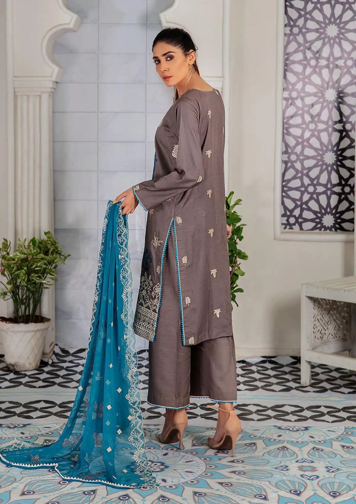 Humdum Noir Emb Slub Linen'23 D-07 - Mohsin Saeed Fabrics