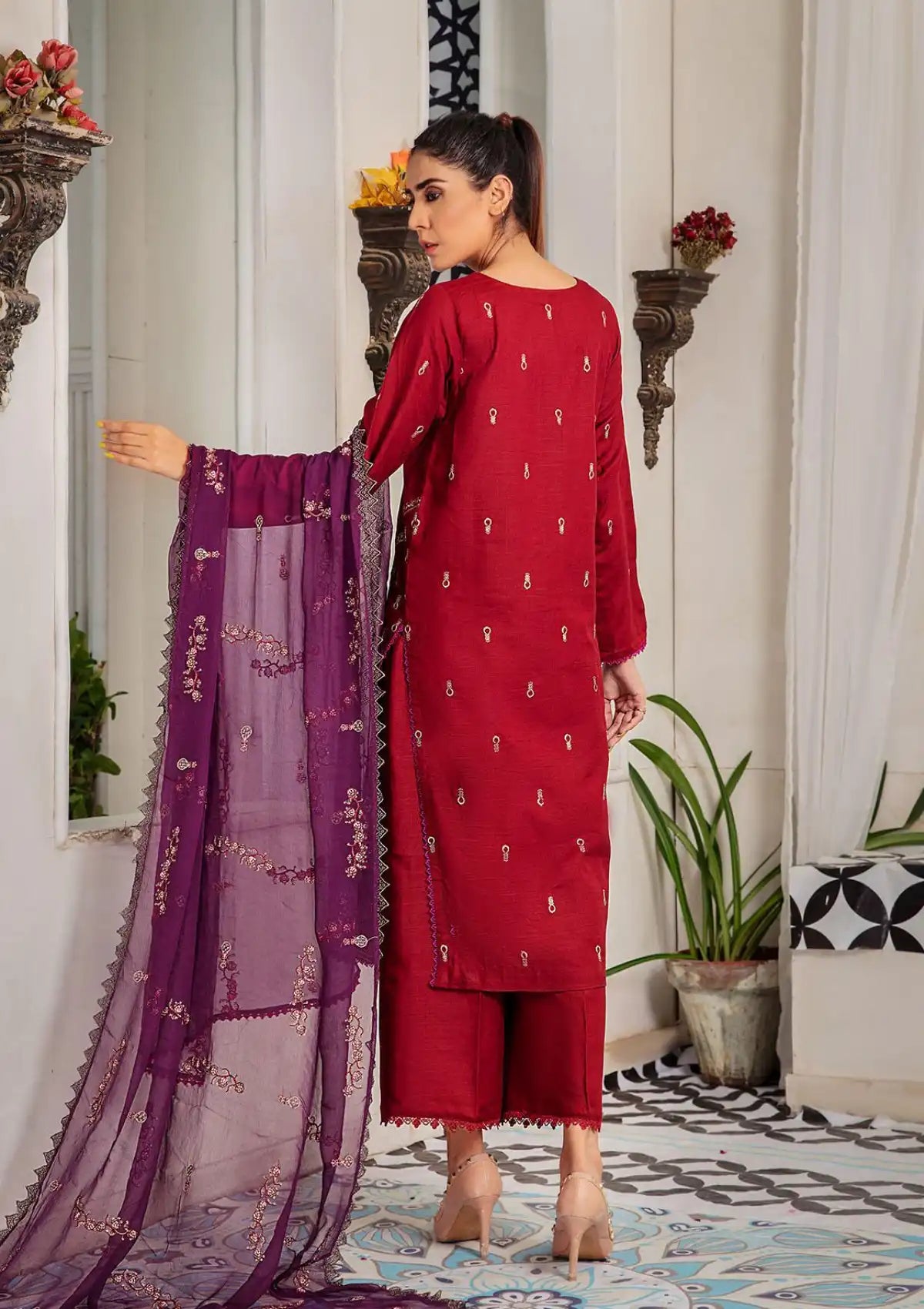 Humdum Noir Emb Slub Linen'23 D-09 - Mohsin Saeed Fabrics